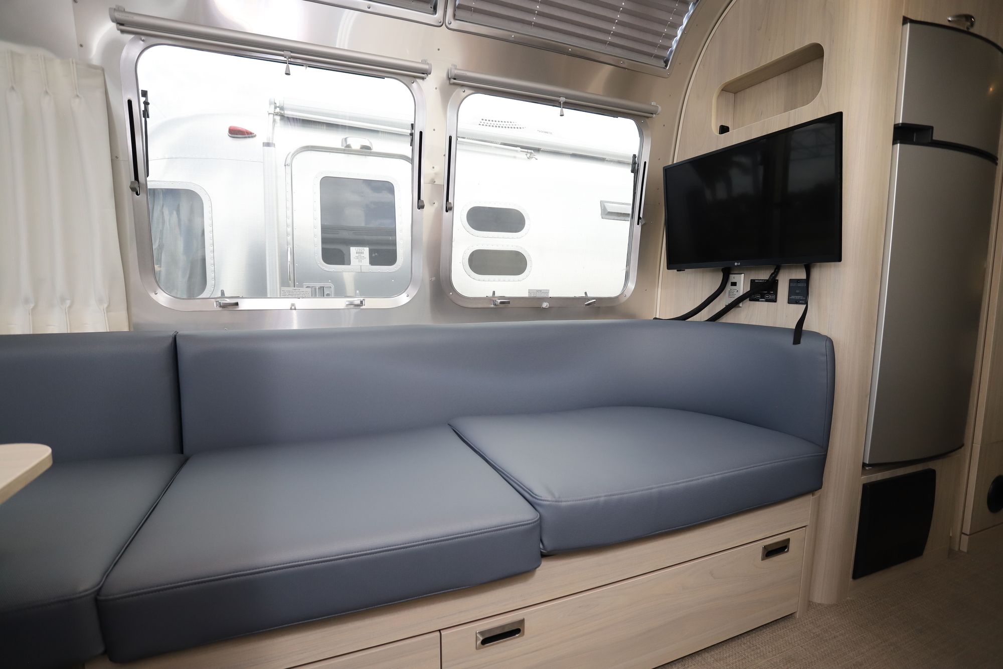 New 2020 Airstream Globetrotter 27FB Travel Trailer  For Sale