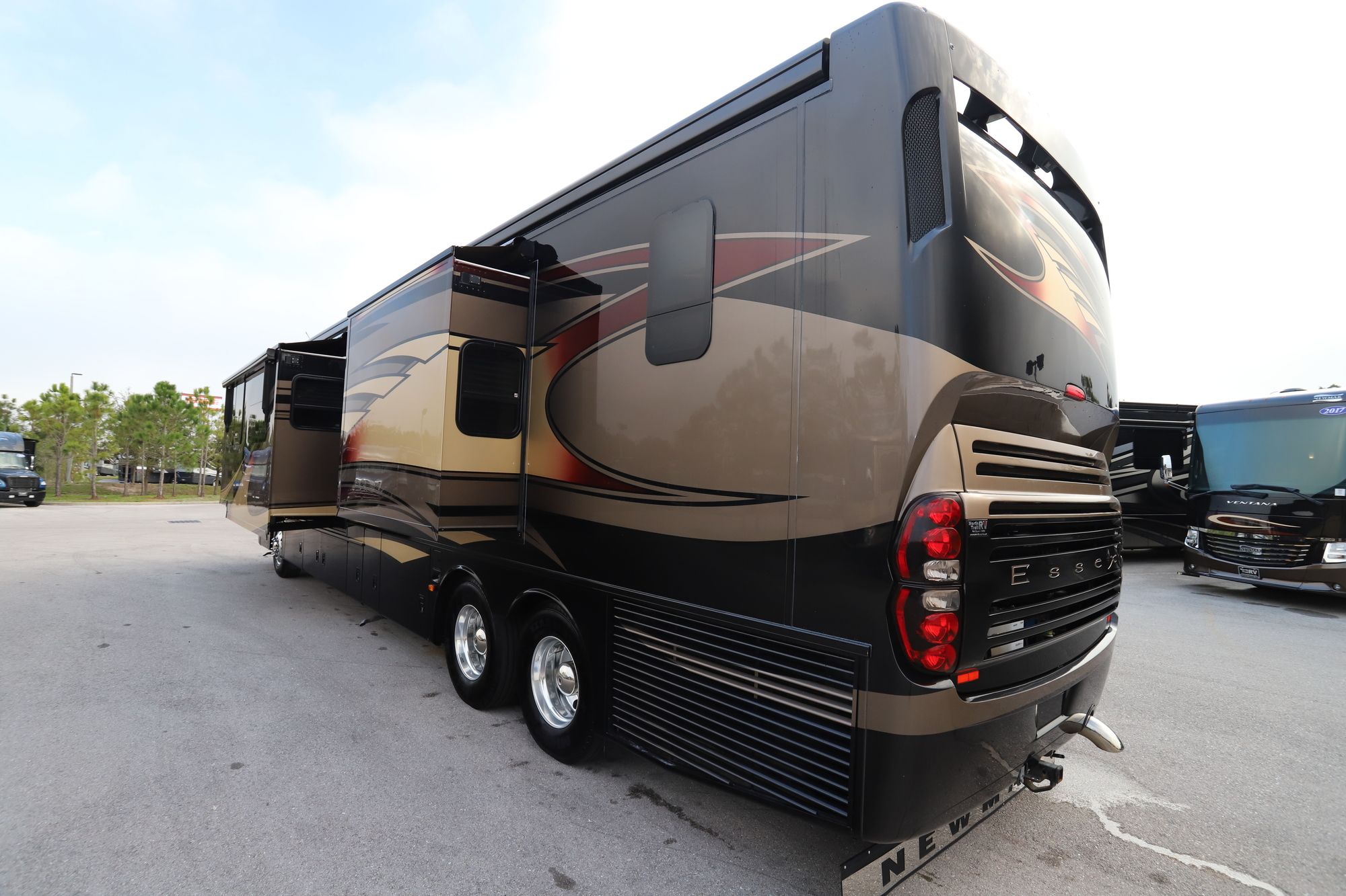 Used 2009 Newmar Essex 4508 Class A  For Sale