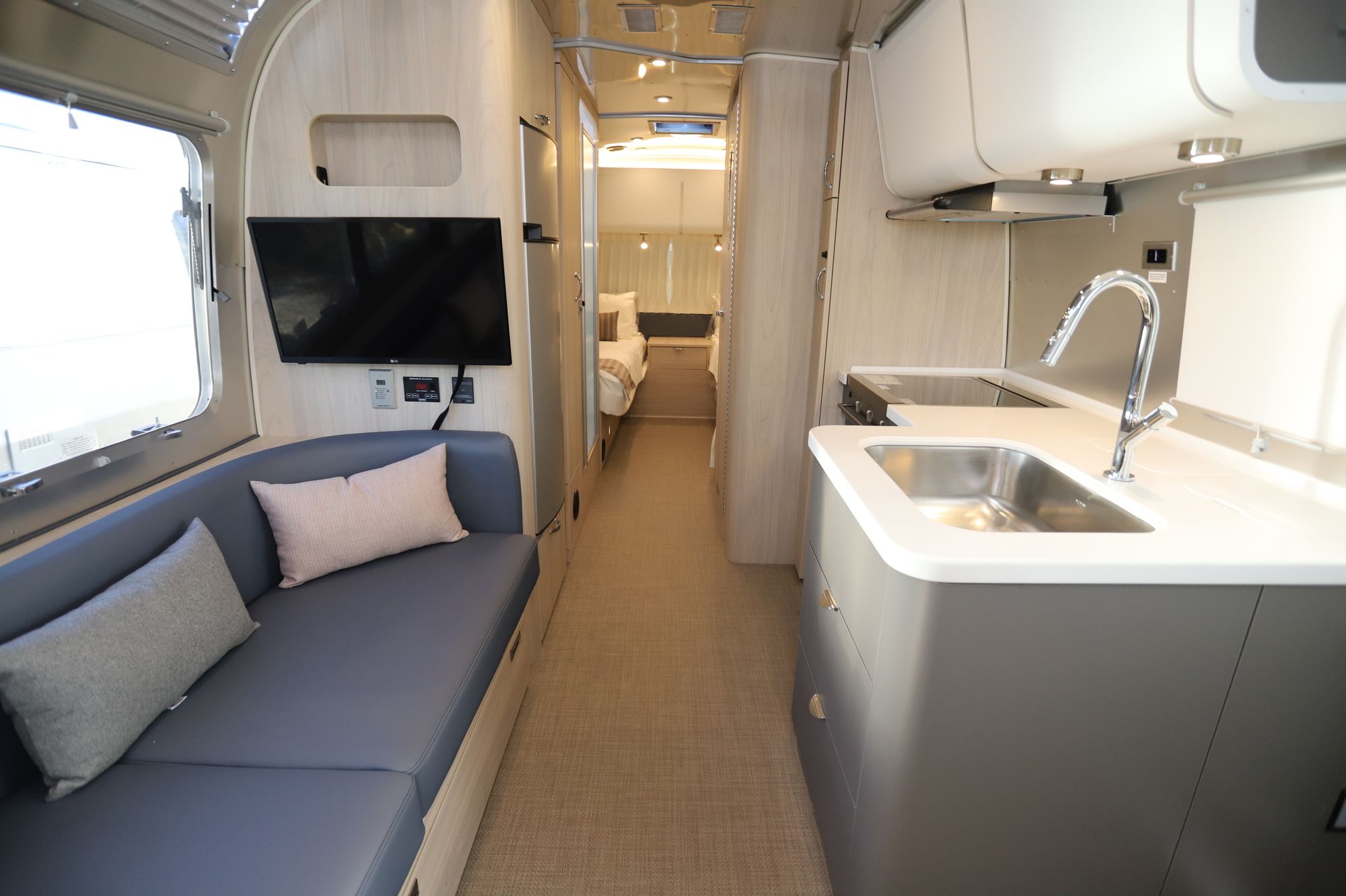 New 2020 Airstream Globetrotter 25FB Travel Trailer  For Sale