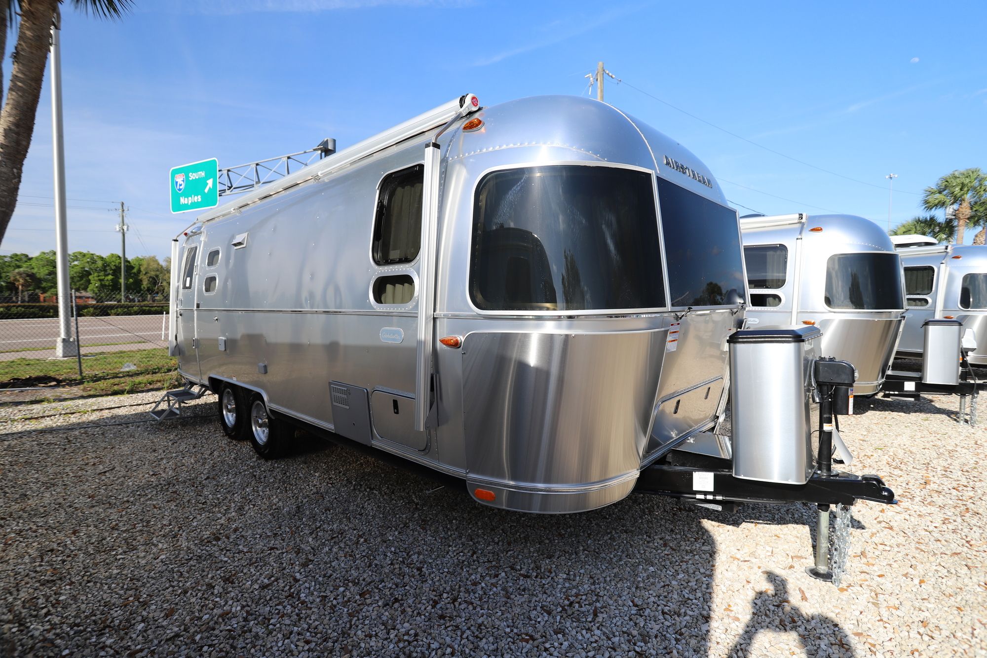 New 2020 Airstream Globetrotter 25FB Travel Trailer  For Sale