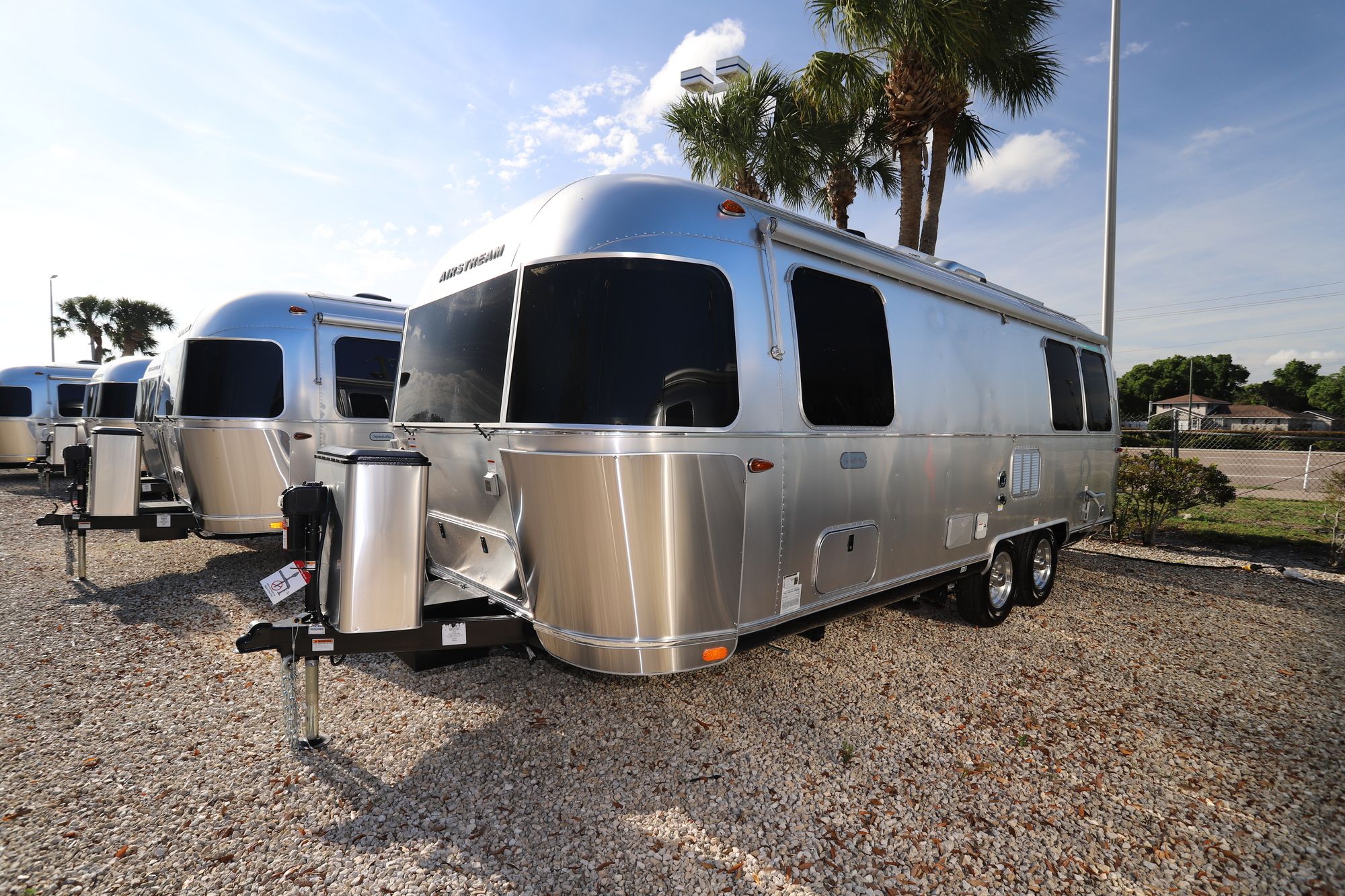 New 2020 Airstream Globetrotter 25FB Travel Trailer  For Sale