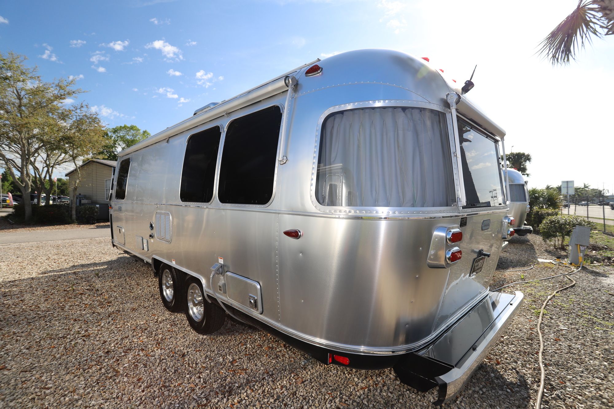 New 2020 Airstream Globetrotter 25FB Travel Trailer  For Sale