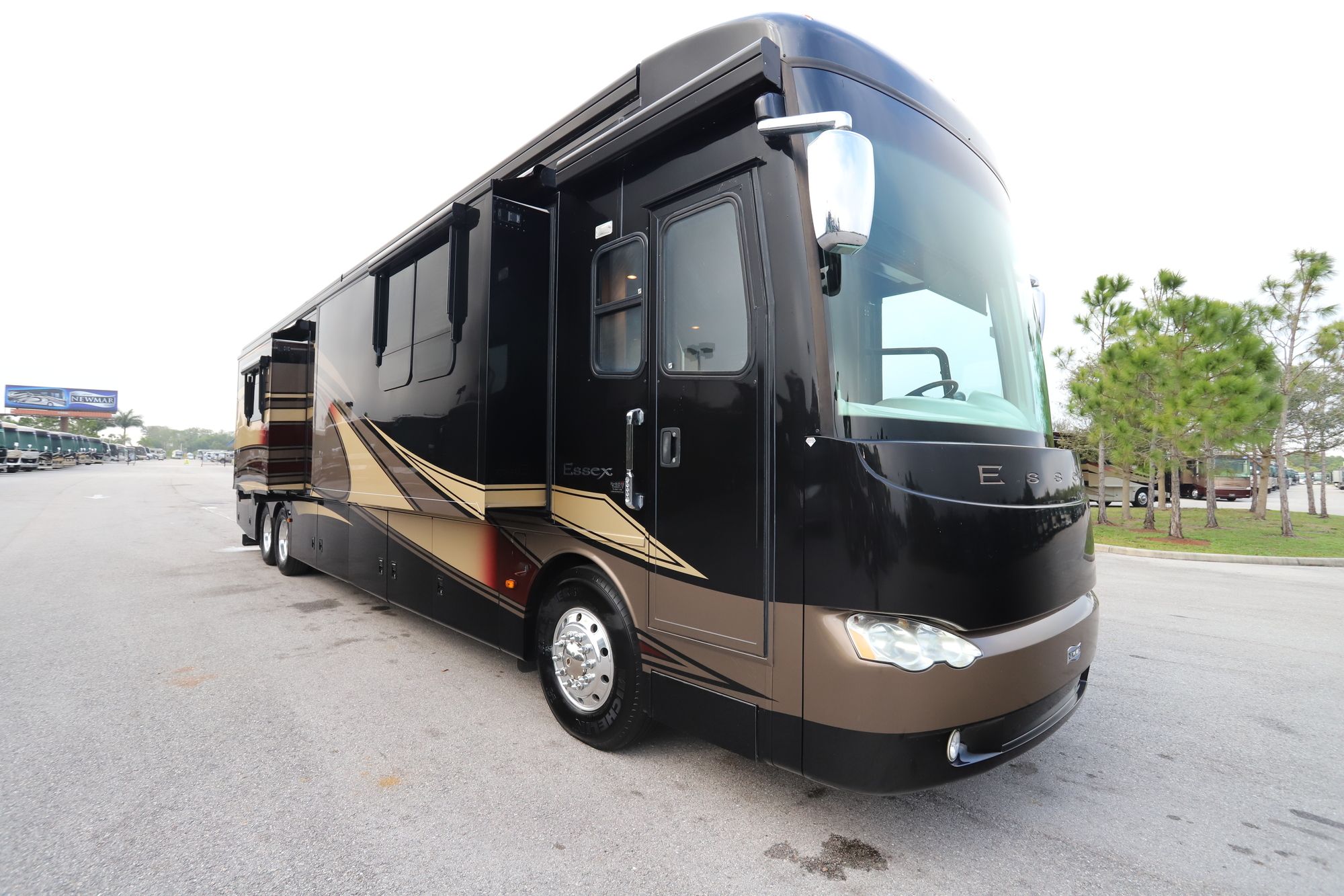 Used 2009 Newmar Essex 4508 Class A  For Sale