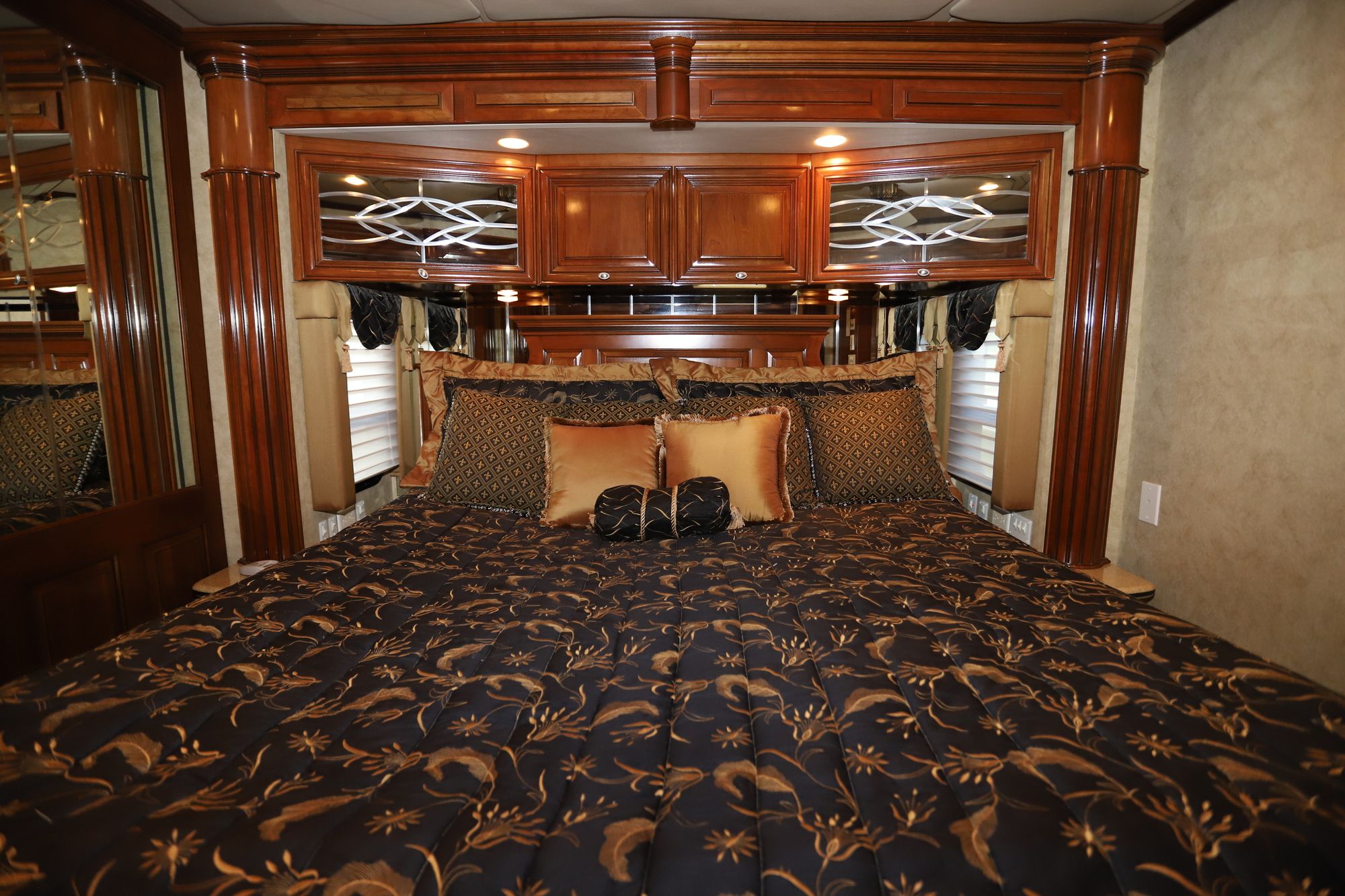 Used 2009 Newmar Essex 4508 Class A  For Sale