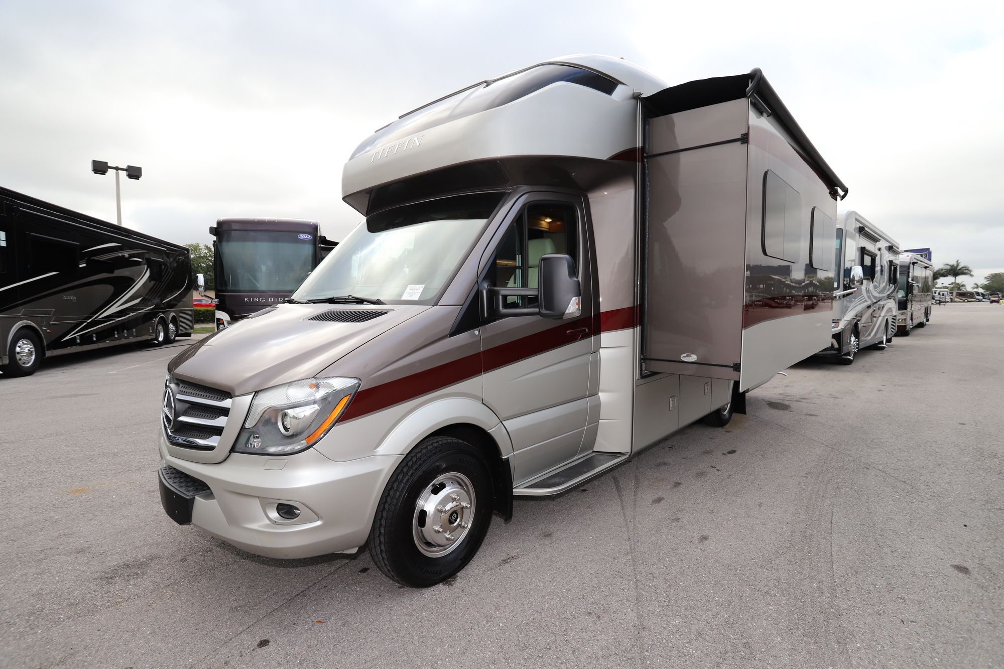 Used 2019 Tiffin Motor Homes Wayfarer 25RW Class C  For Sale