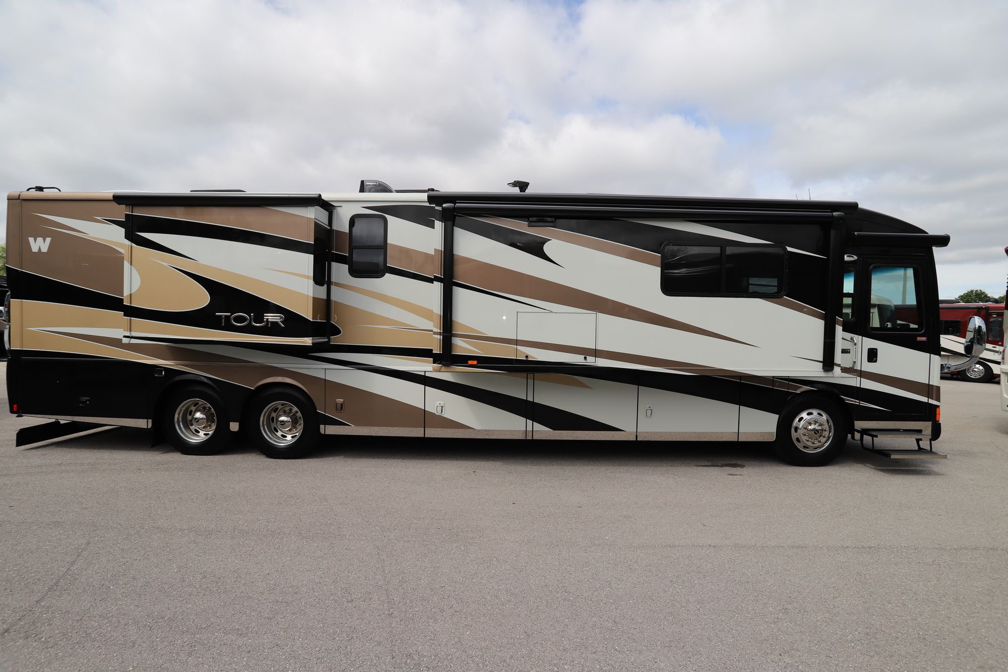 Used 2014 Winnebago Tour 42QD Class A  For Sale