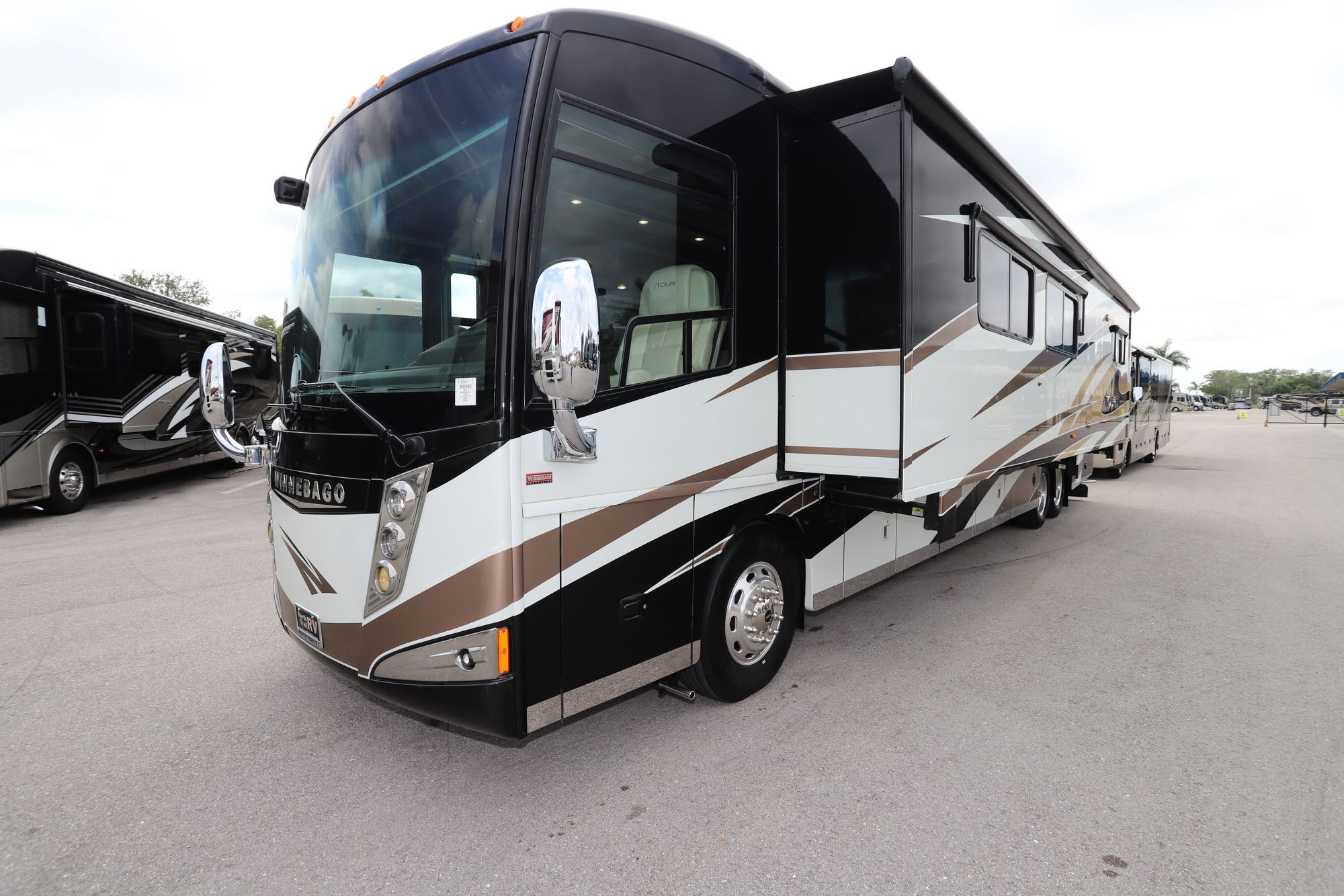 Used 2014 Winnebago Tour 42QD Class A  For Sale