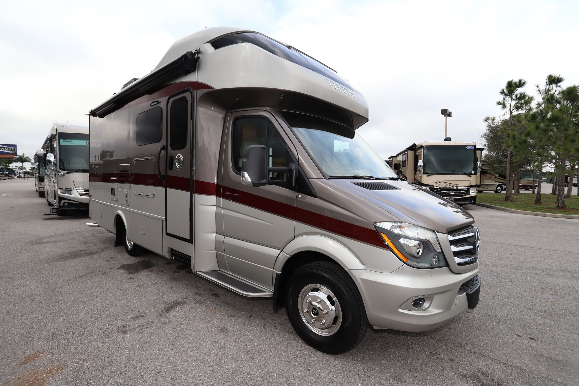 Used 2019 Tiffin Motor Homes Wayfarer 25RW Class C  For Sale