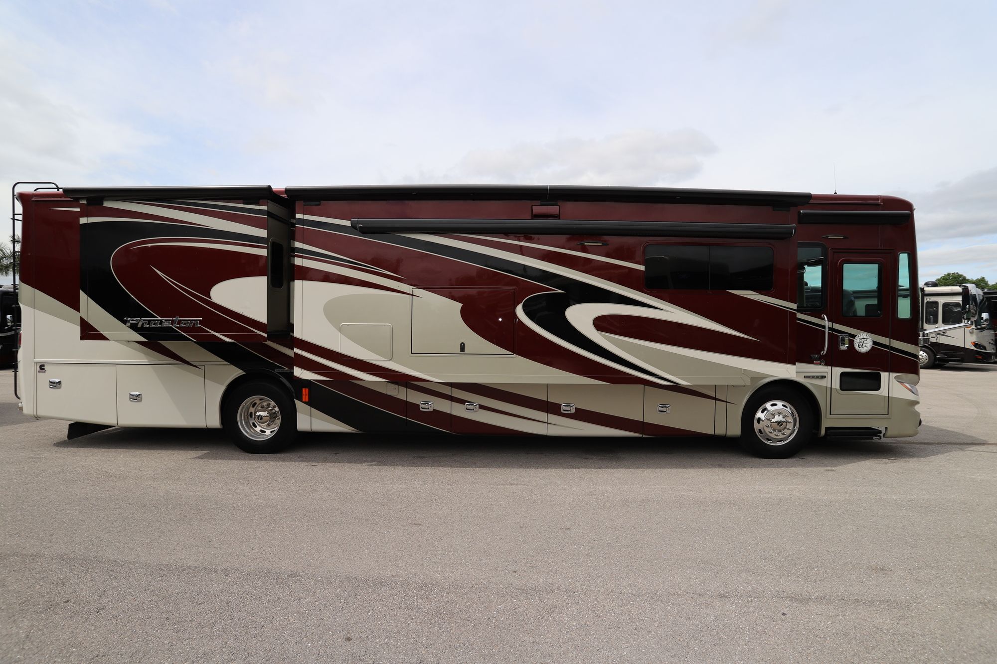 Used 2015 Tiffin Motor Homes Phaeton 40 AH Class A  For Sale