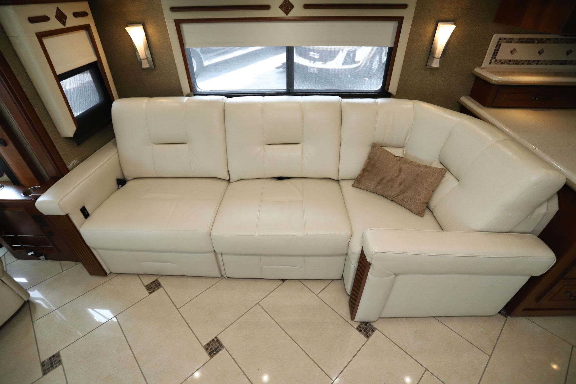 Used 2014 Winnebago Tour 42QD Class A  For Sale