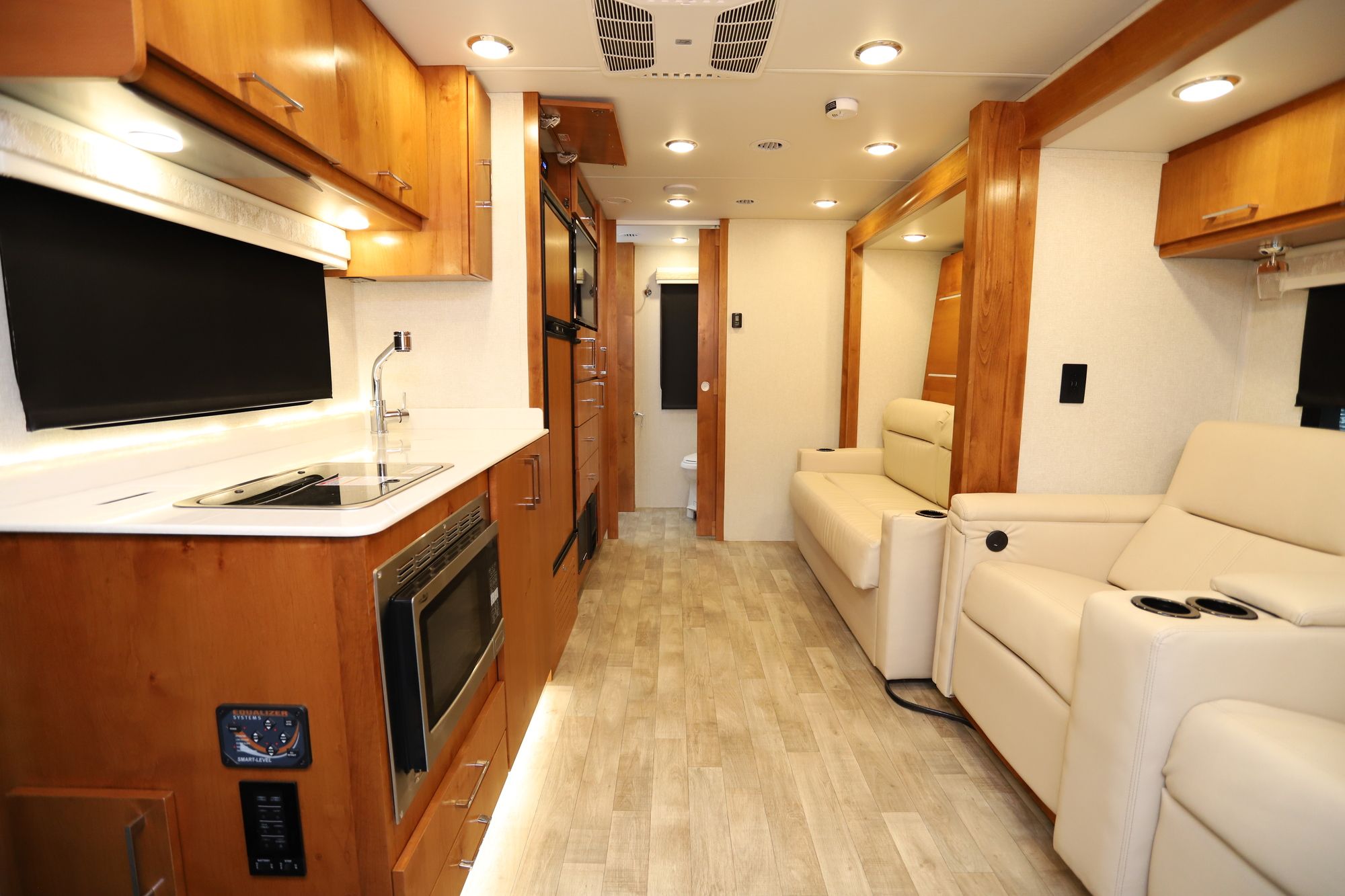 Used 2019 Tiffin Motor Homes Wayfarer 25RW Class C  For Sale