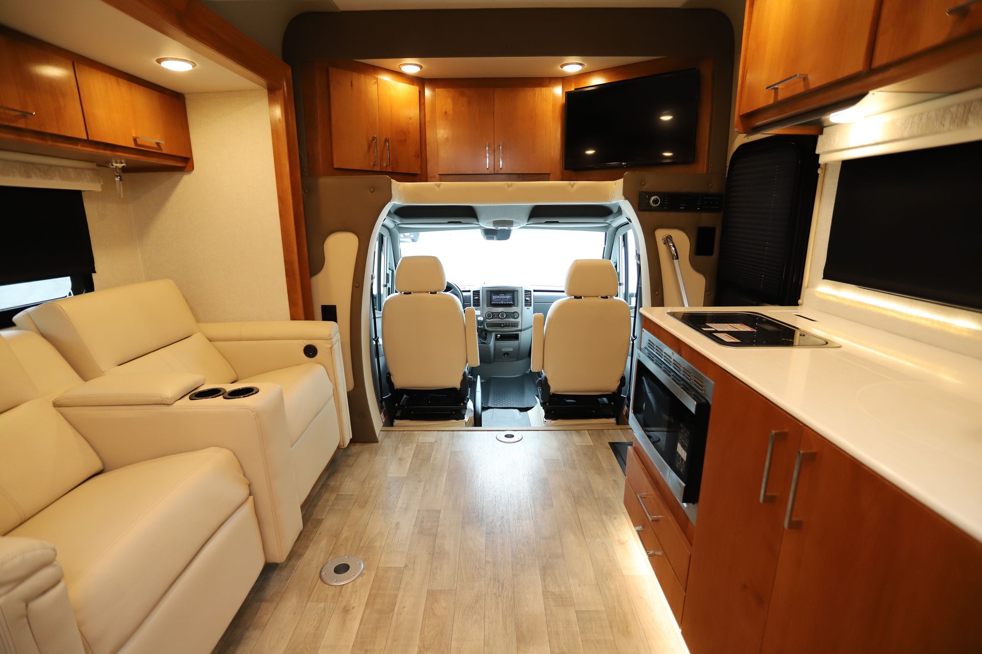 Used 2019 Tiffin Motor Homes Wayfarer 25RW Class C  For Sale