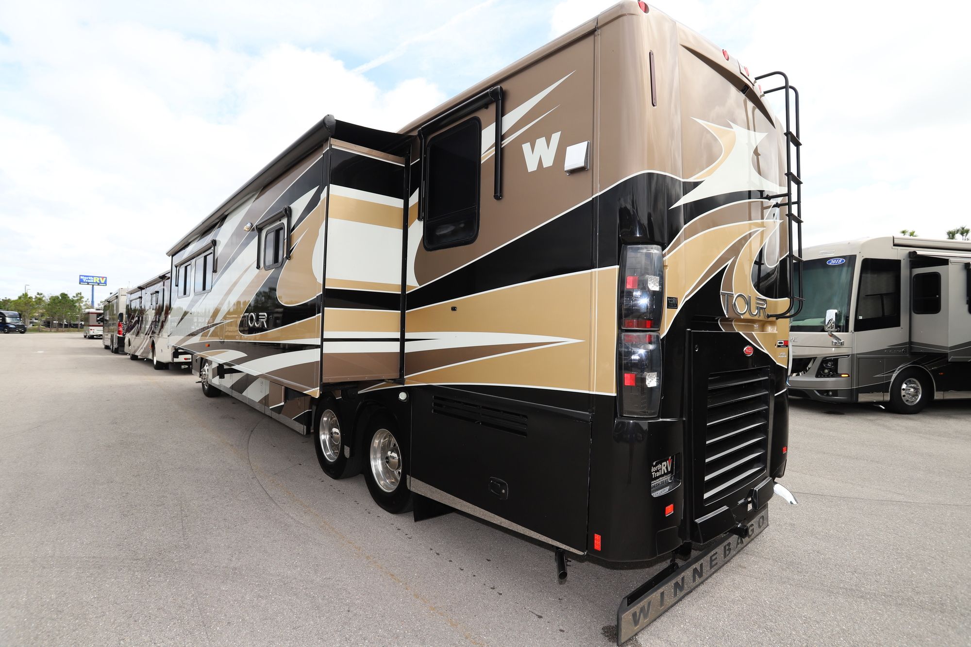 Used 2014 Winnebago Tour 42QD Class A  For Sale