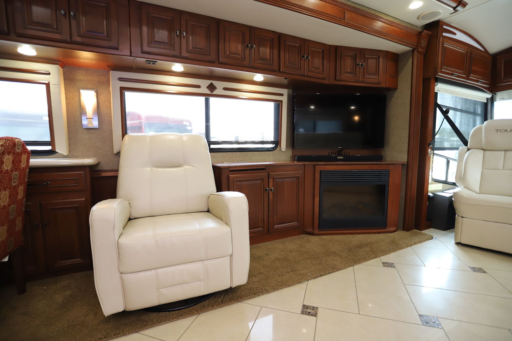 Used 2014 Winnebago Tour 42QD Class A  For Sale