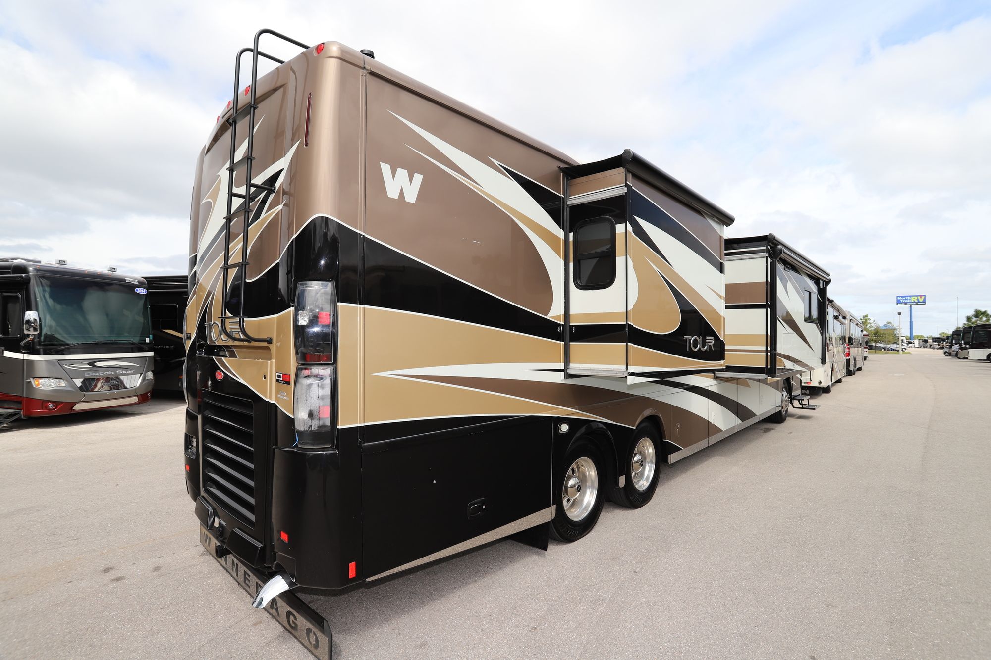 Used 2014 Winnebago Tour 42QD Class A  For Sale