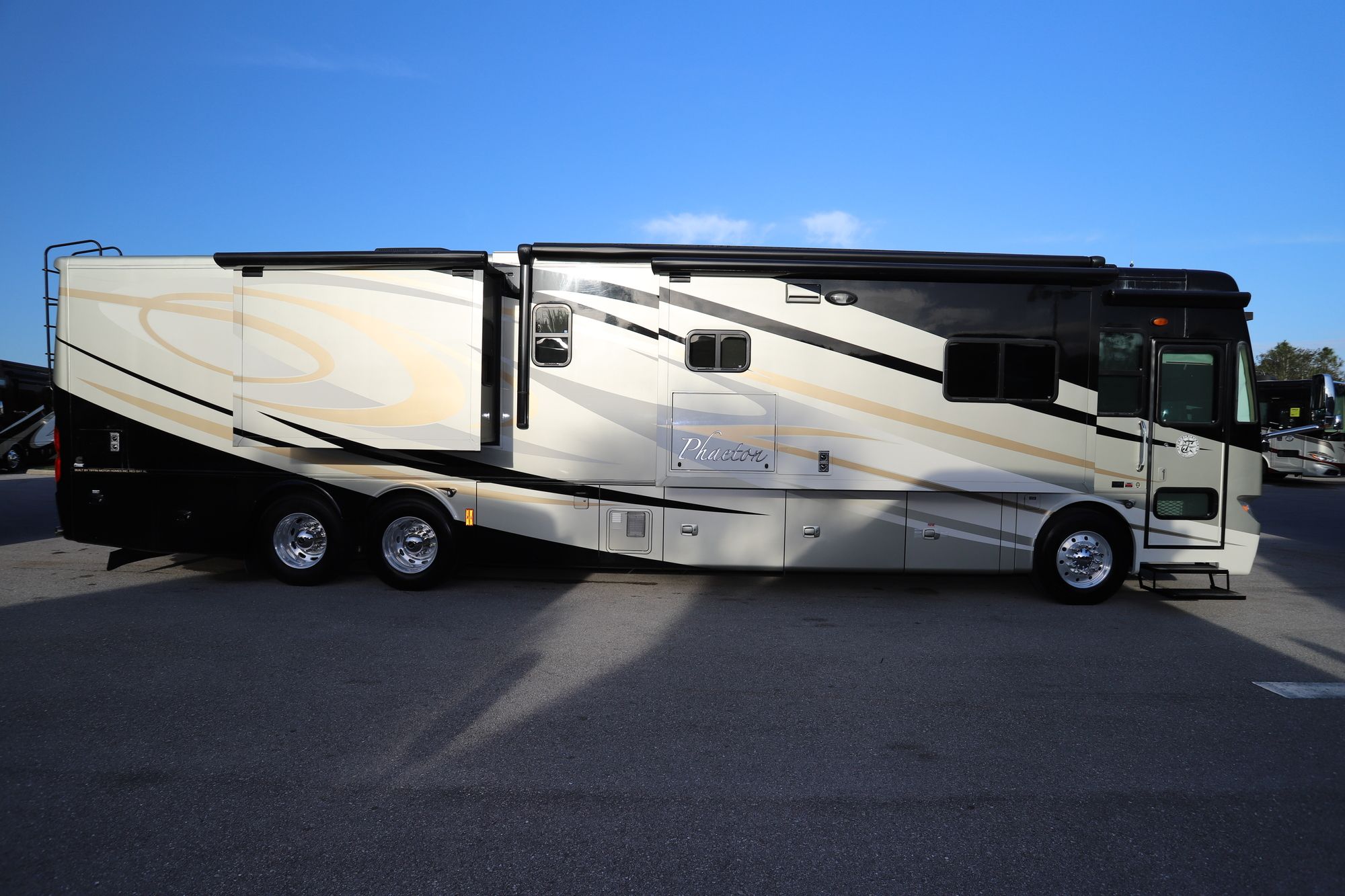Used 2012 Tiffin Motor Homes Phaeton 42QBH Class A  For Sale