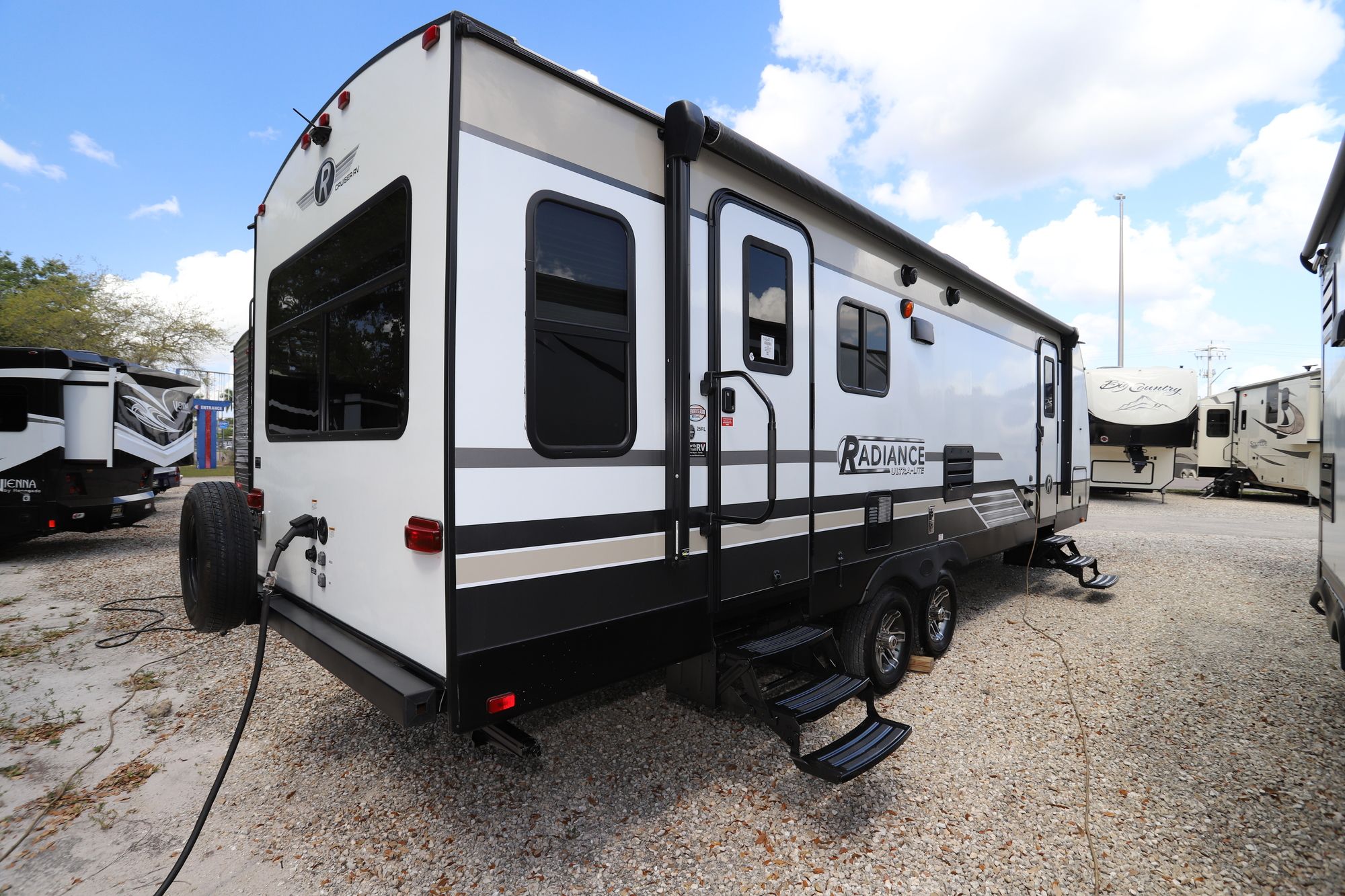 Used 2018 Cruiser Rv Radiance 25RL Travel Trailer  For Sale