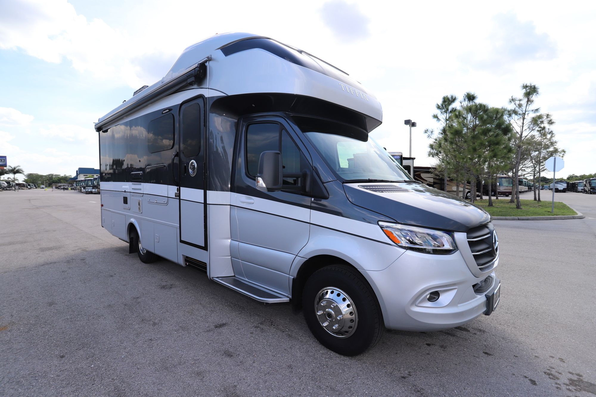 Used 2020 Tiffin Motor Homes Wayfarer 25RW Class C  For Sale