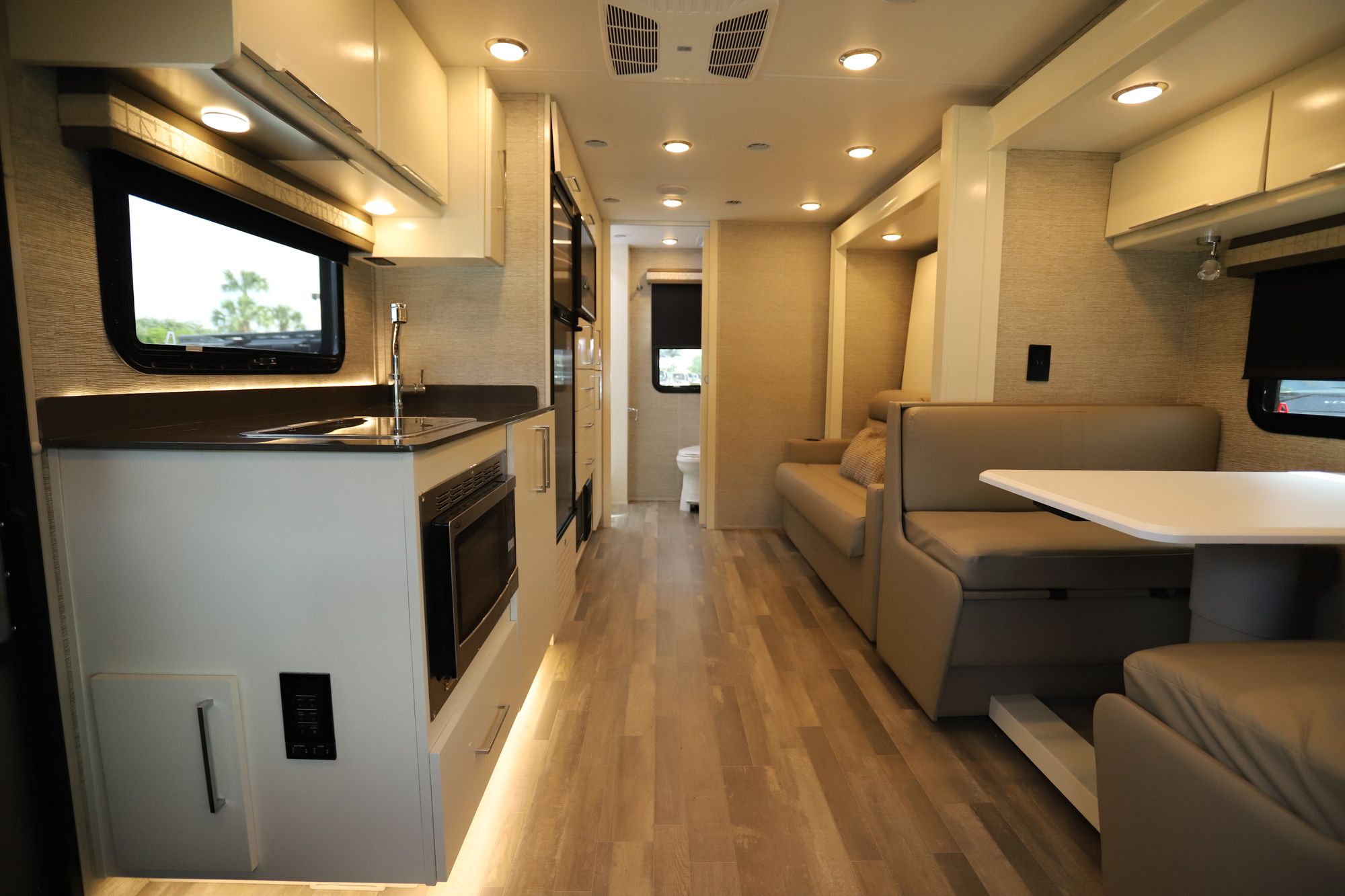 Used 2020 Tiffin Motor Homes Wayfarer 25RW Class C  For Sale