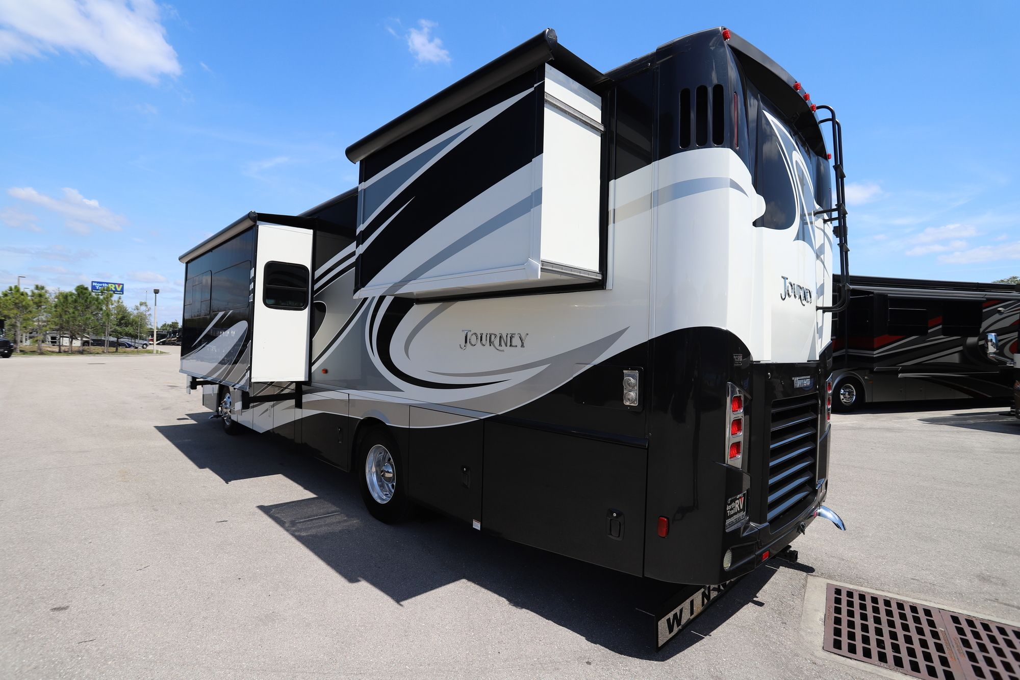 Used 2018 Winnebago Journey 36M Class A  For Sale