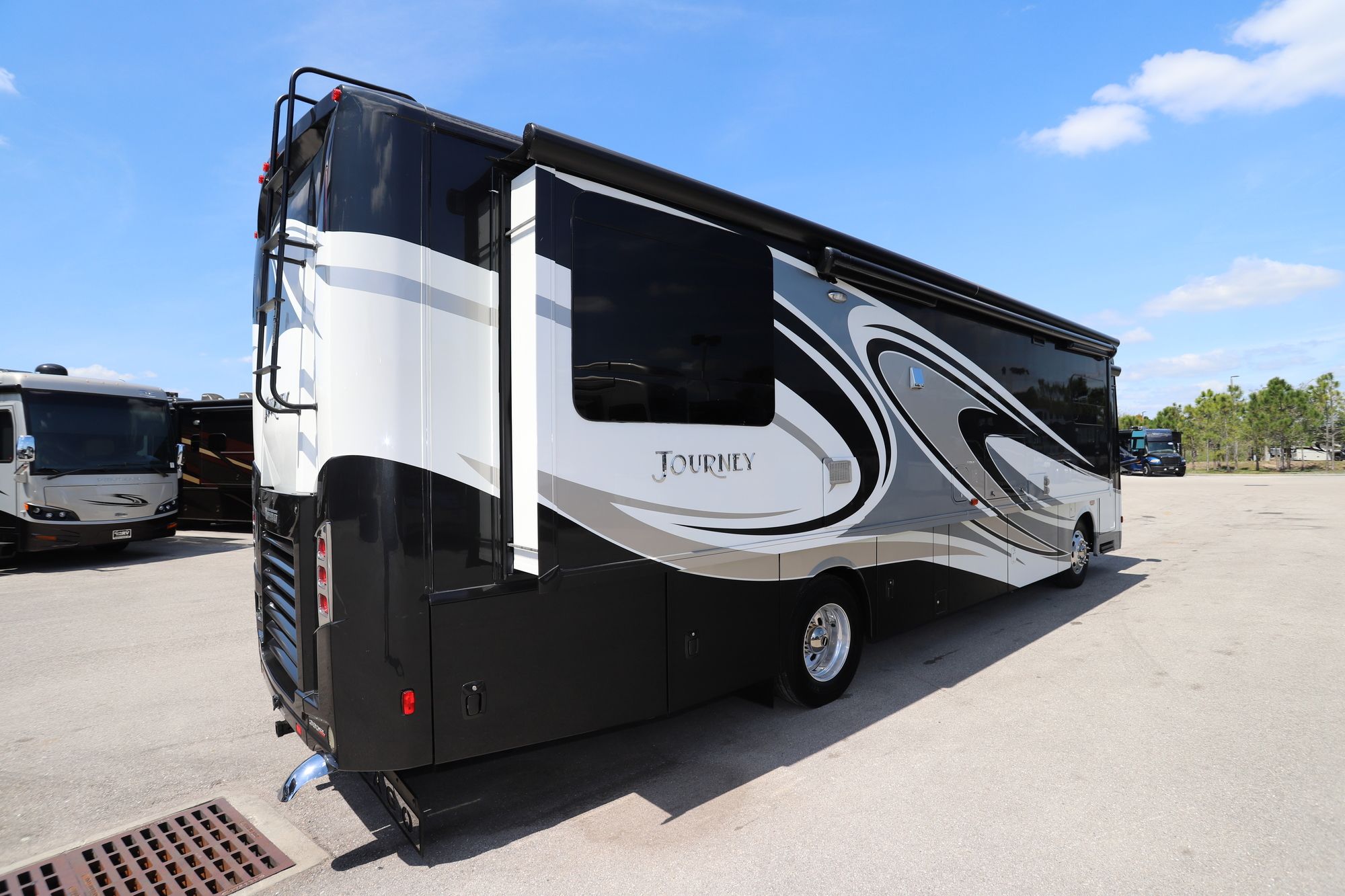 Used 2018 Winnebago Journey 36M Class A  For Sale