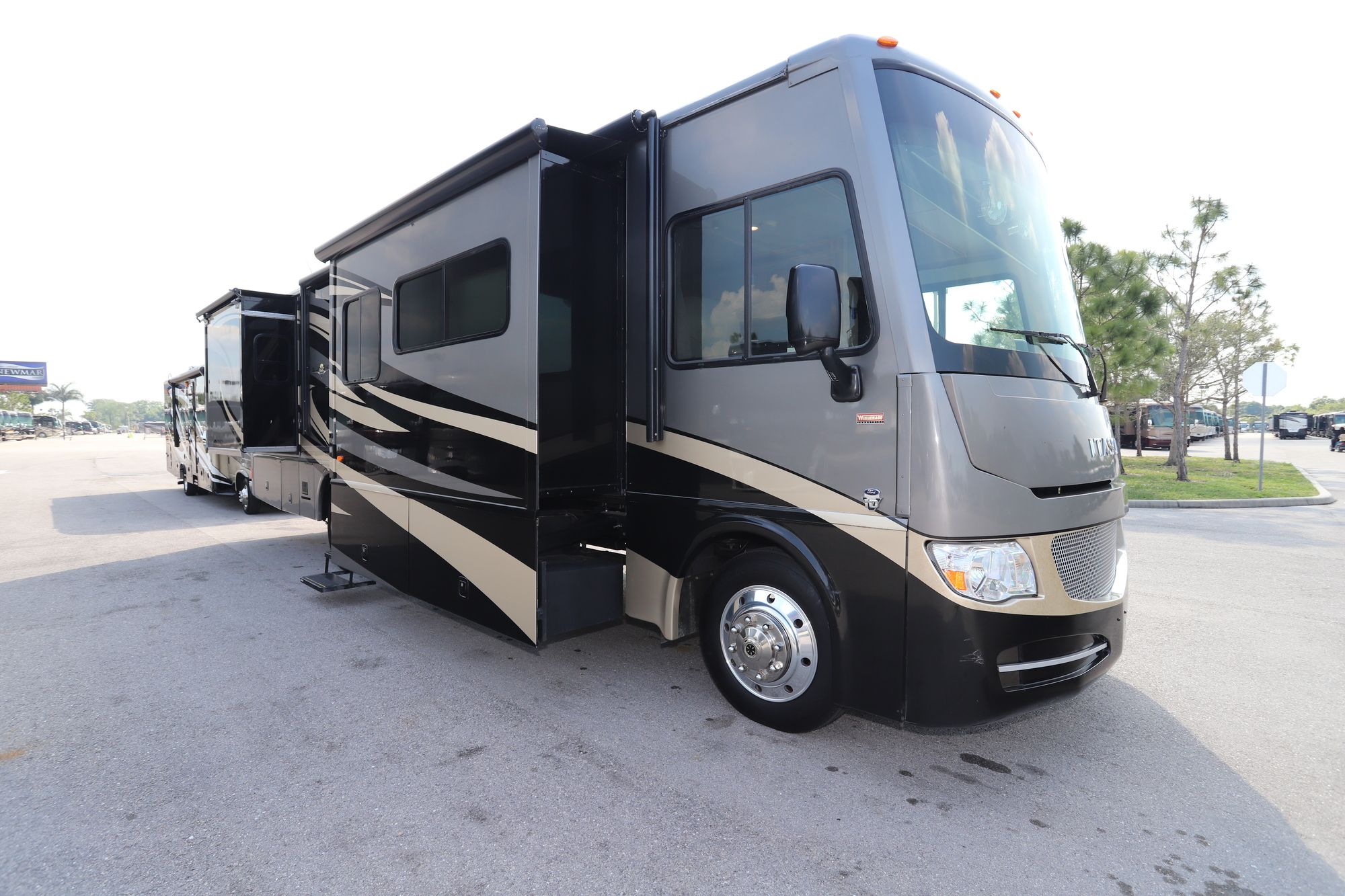 Used 2014 Itasca Sonova 33C Class A  For Sale