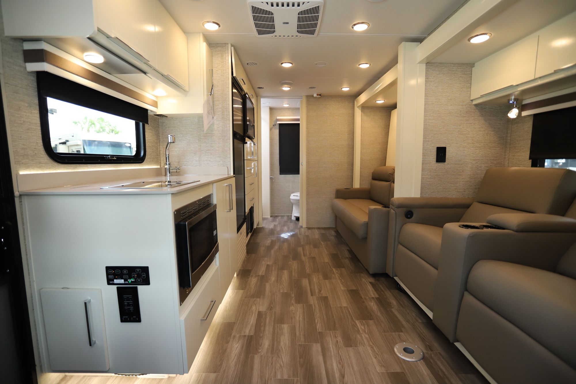 New 2020 Tiffin Motor Homes Wayfarer 25RW Class C  For Sale