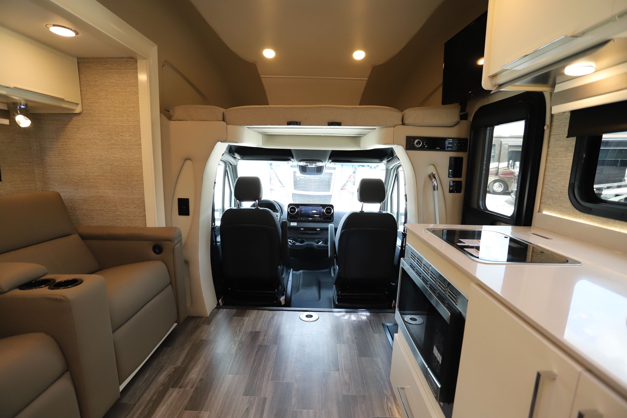 New 2020 Tiffin Motor Homes Wayfarer 25RW Class C  For Sale