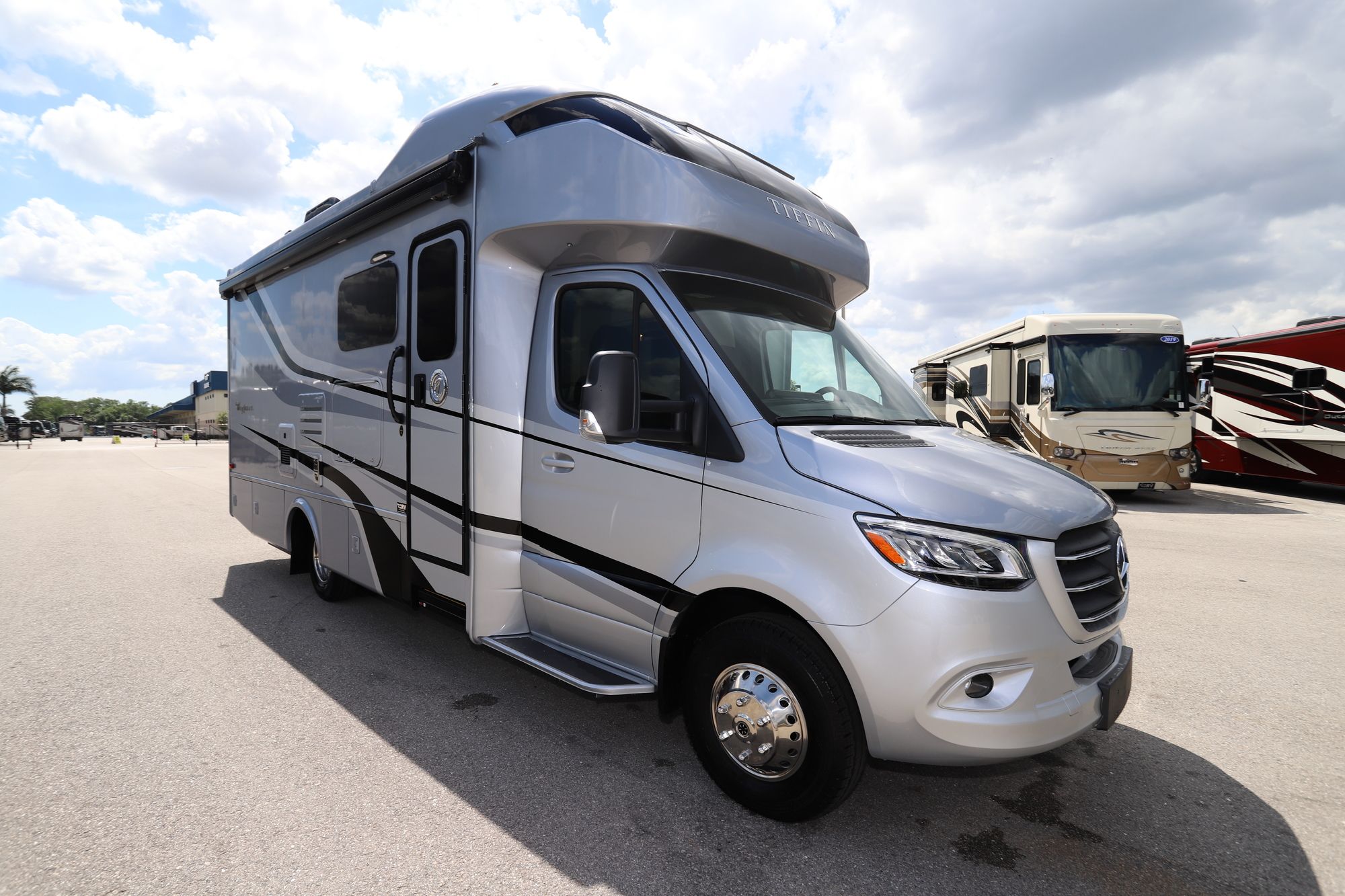 New 2020 Tiffin Motor Homes Wayfarer 25RW Class C  For Sale