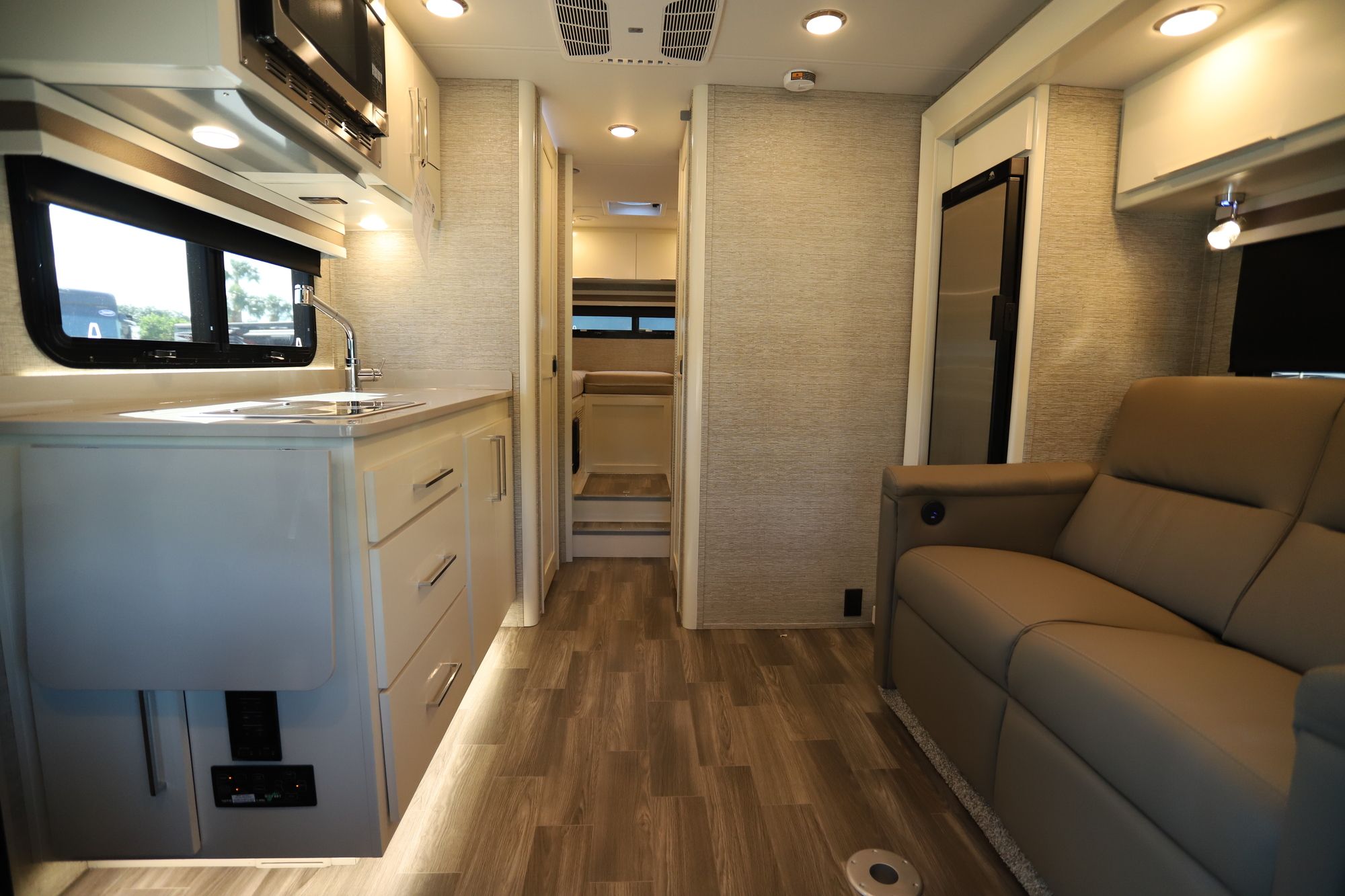 New 2020 Tiffin Motor Homes Wayfarer 25LW Class C  For Sale