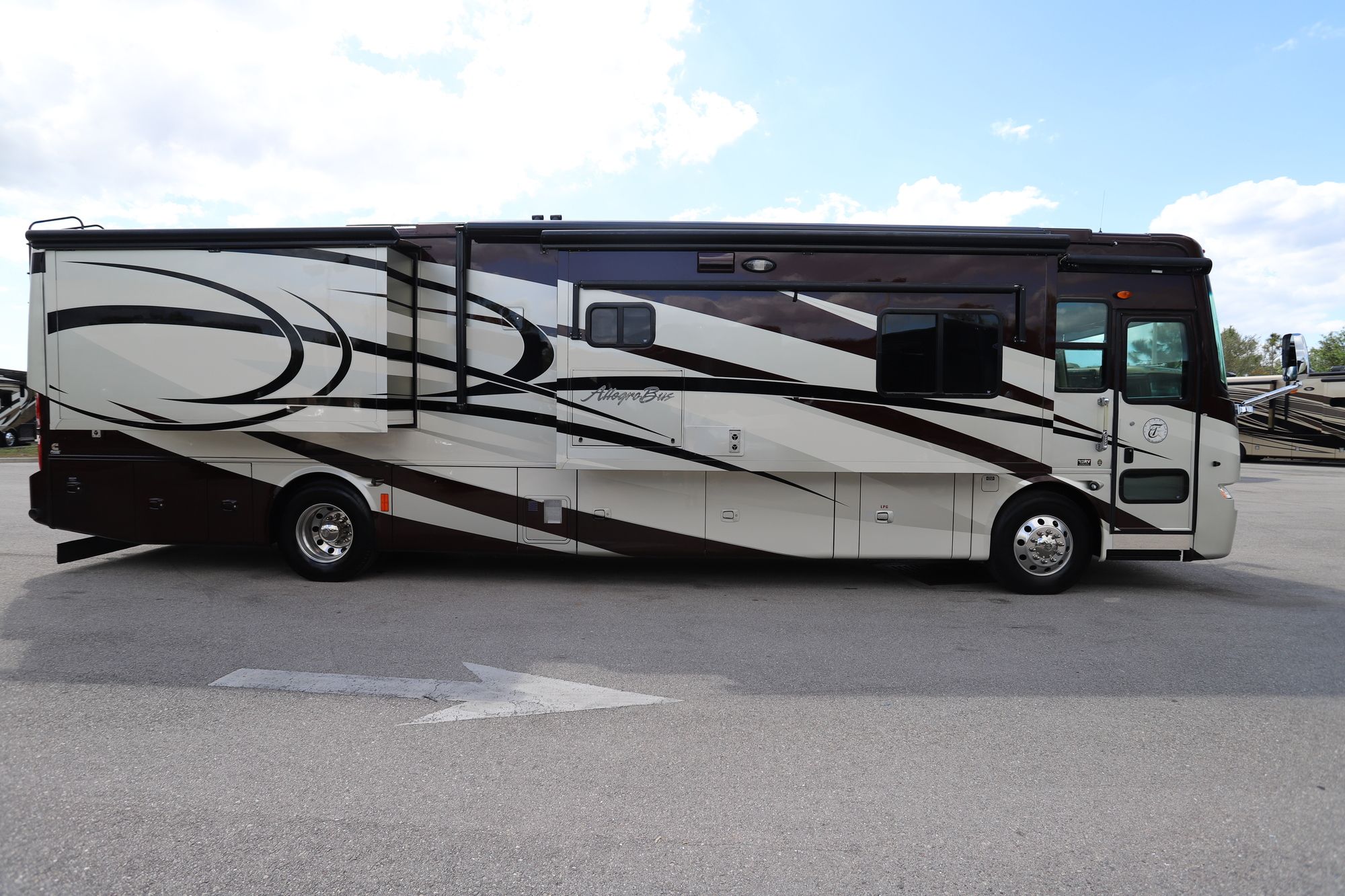 Used 2010 Tiffin Motor Homes Allegro Bus 40QXP Class A  For Sale