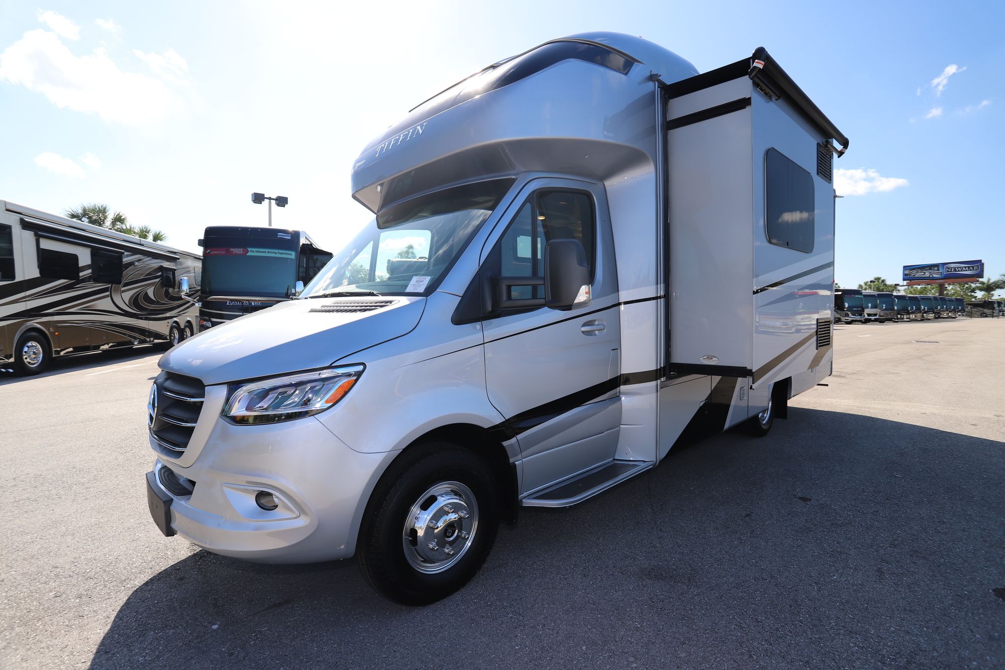 New 2020 Tiffin Motor Homes Wayfarer 25LW Class C  For Sale