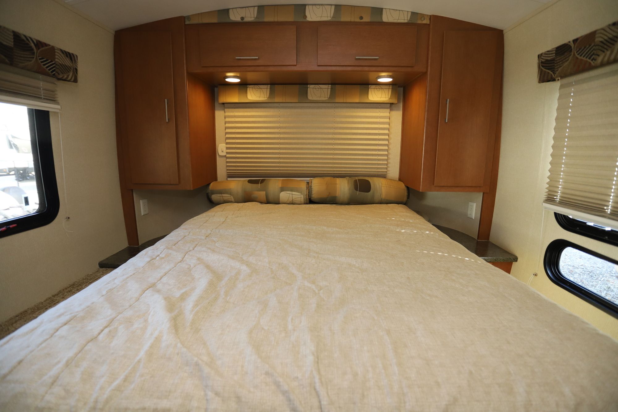 Used 2013 Keystone Vantage 25RBS Travel Trailer  For Sale