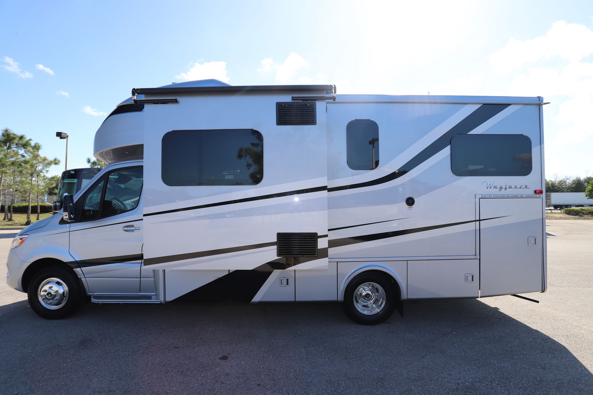 New 2020 Tiffin Motor Homes Wayfarer 25LW Class C  For Sale