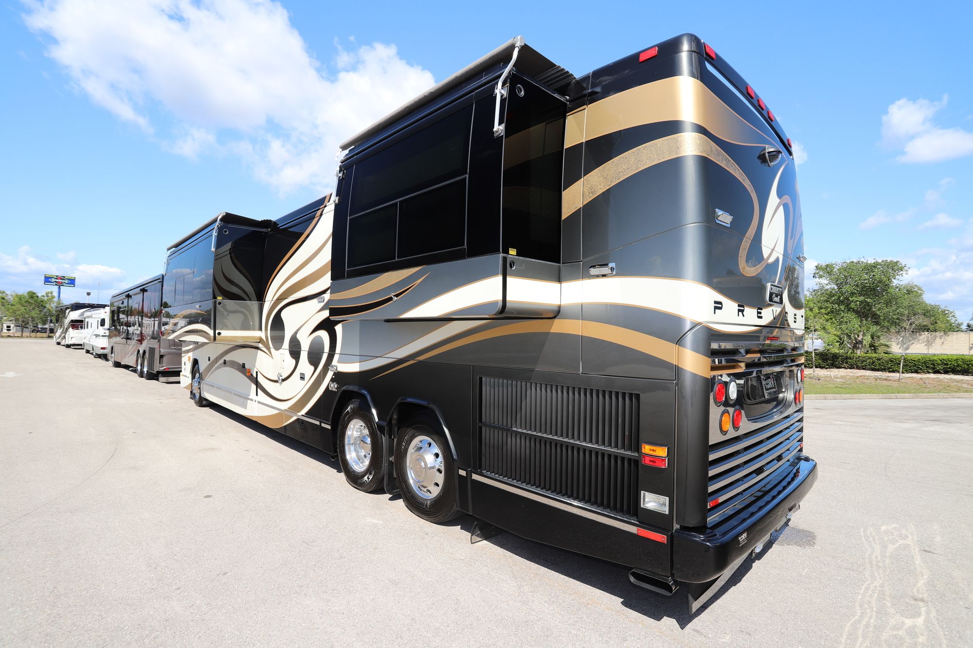 Used 2005 Prevost Liberty H345 Class A  For Sale