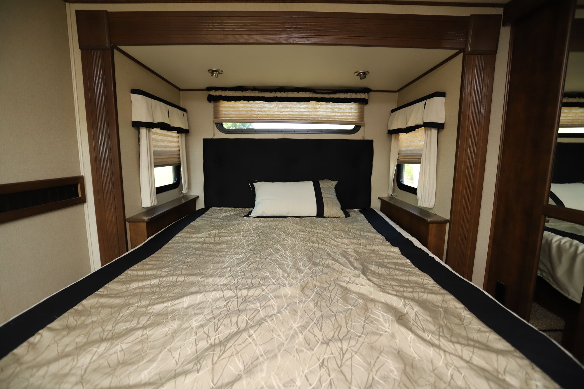 Used 2014 Grand Design Solitude 305RE Fifth Wheel  For Sale