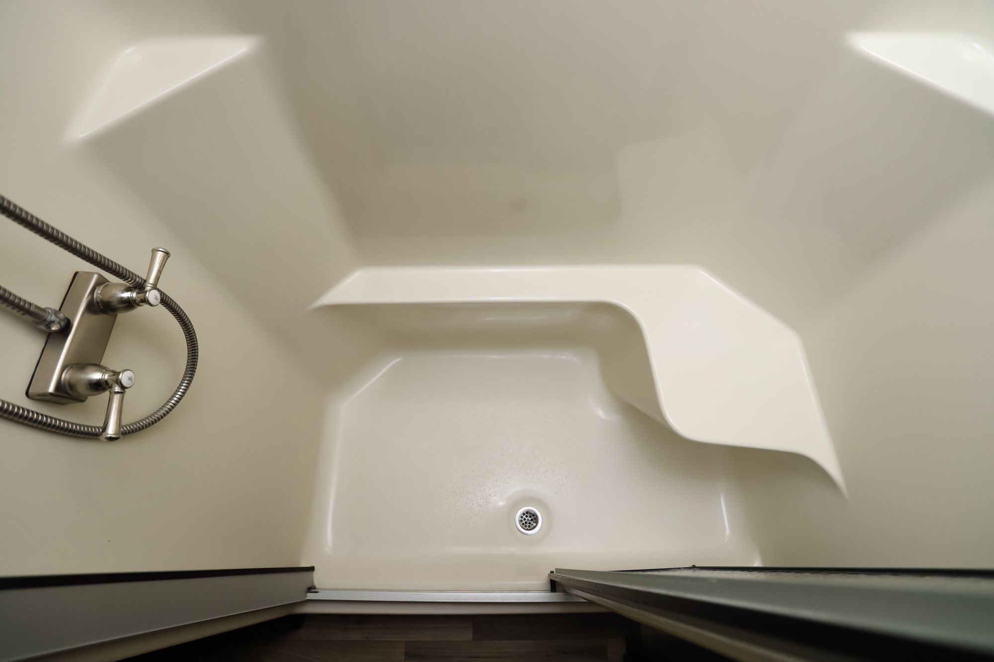 Used 2014 Grand Design Solitude 305RE Fifth Wheel  For Sale