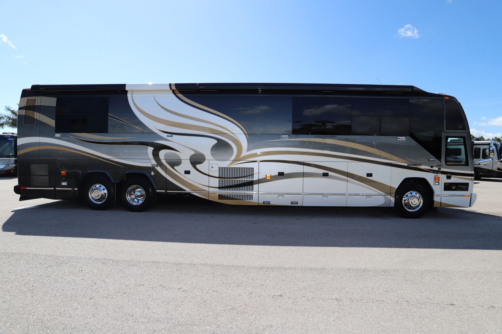 Used 2005 Prevost Liberty H345 Class A  For Sale