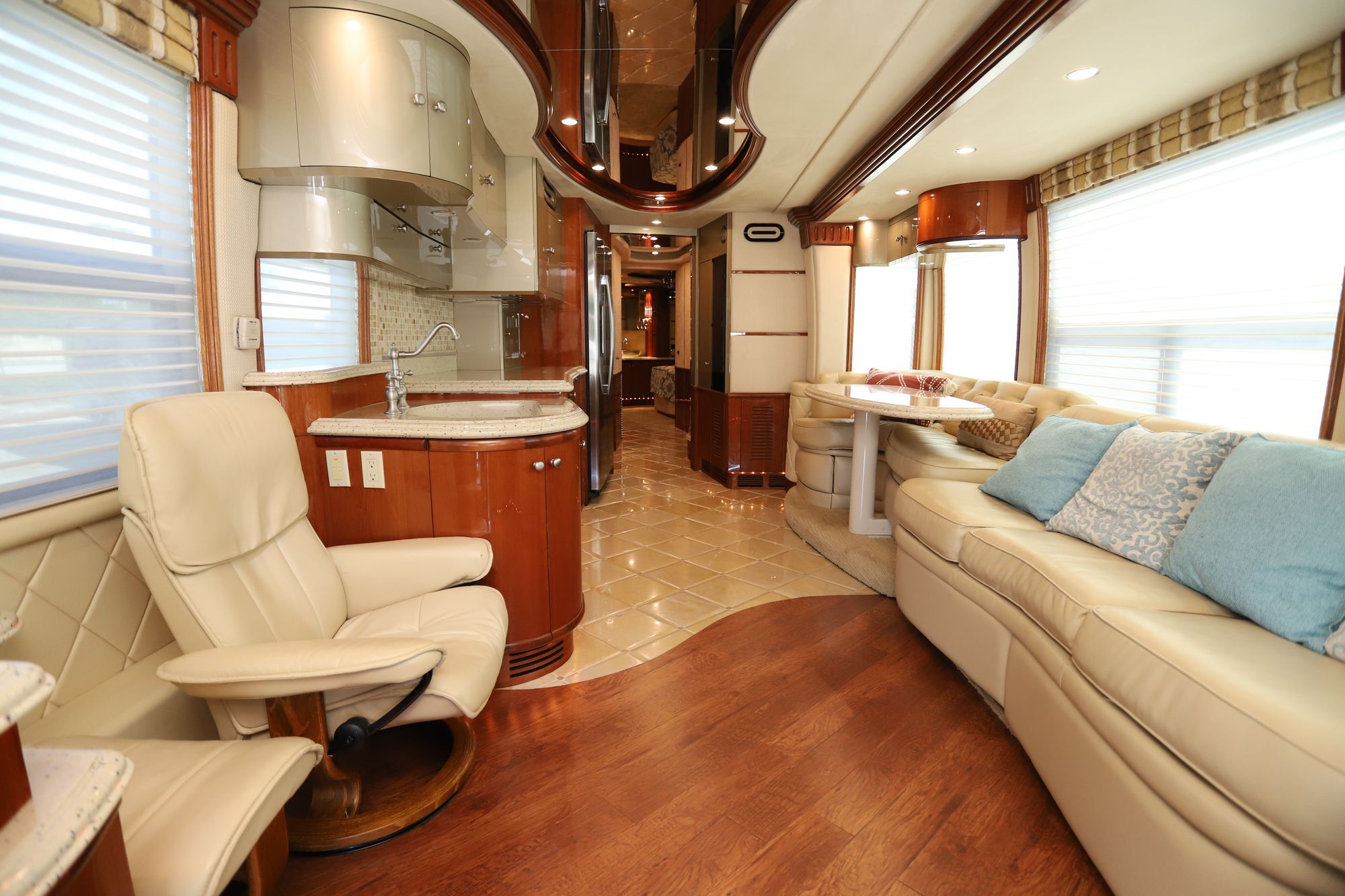 Used 2005 Prevost Liberty H345 Class A  For Sale