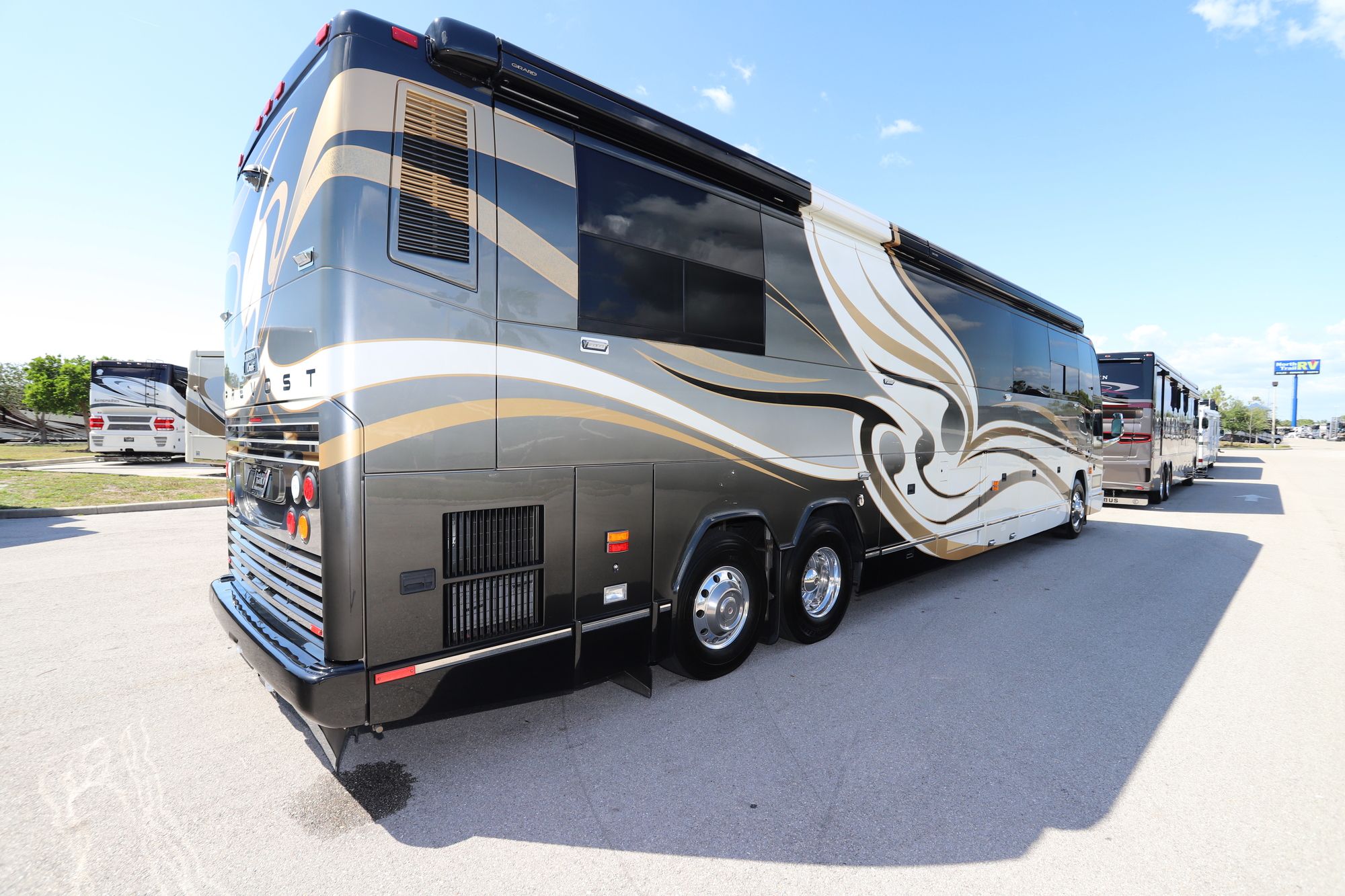 Used 2005 Prevost Liberty H345 Class A  For Sale