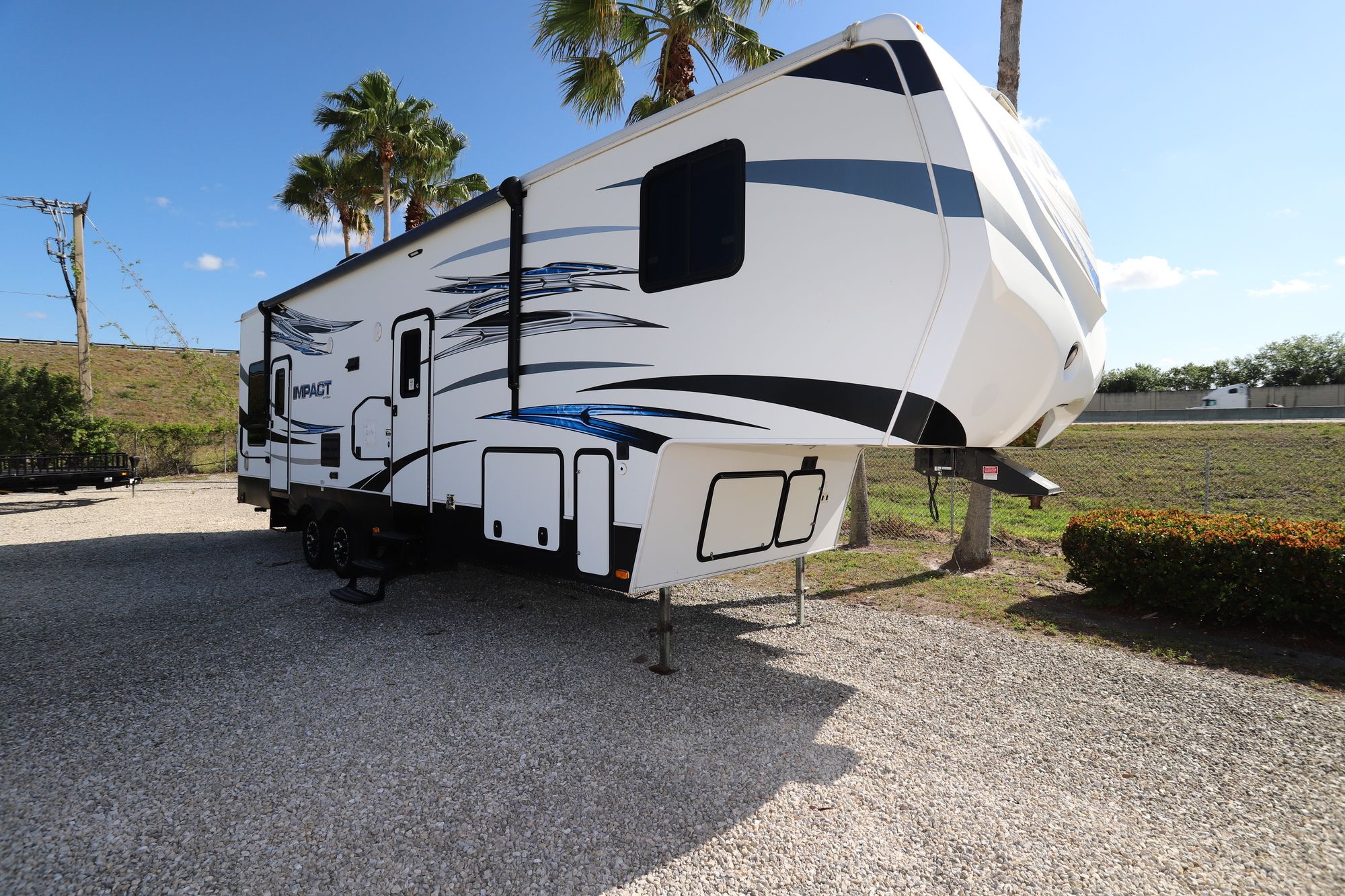 Used 2014 Keystone Impact M-311 Fifth Wheel  For Sale