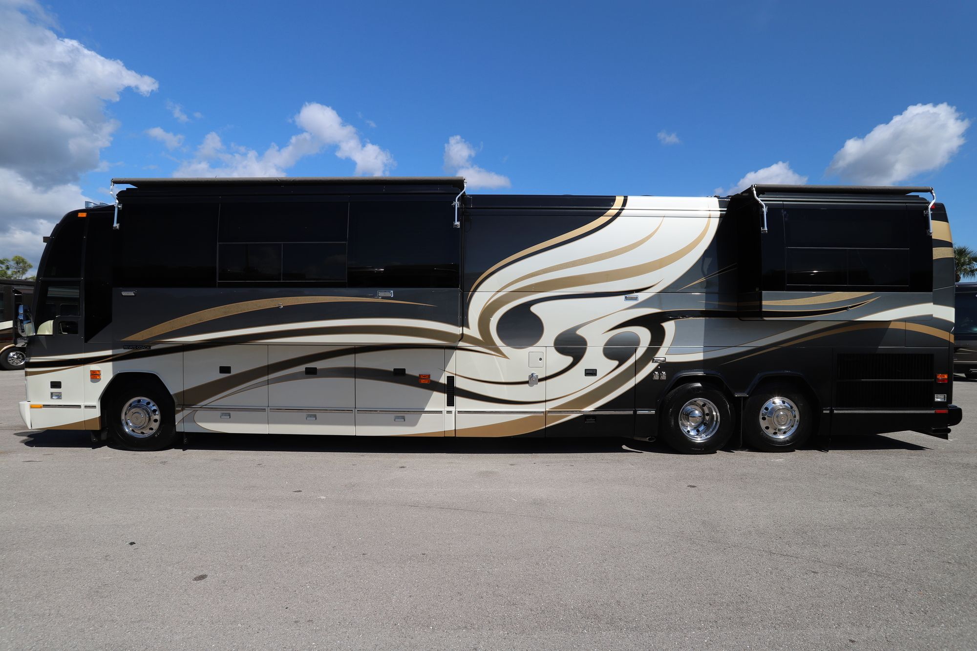 Used 2005 Prevost Liberty H345 Class A  For Sale