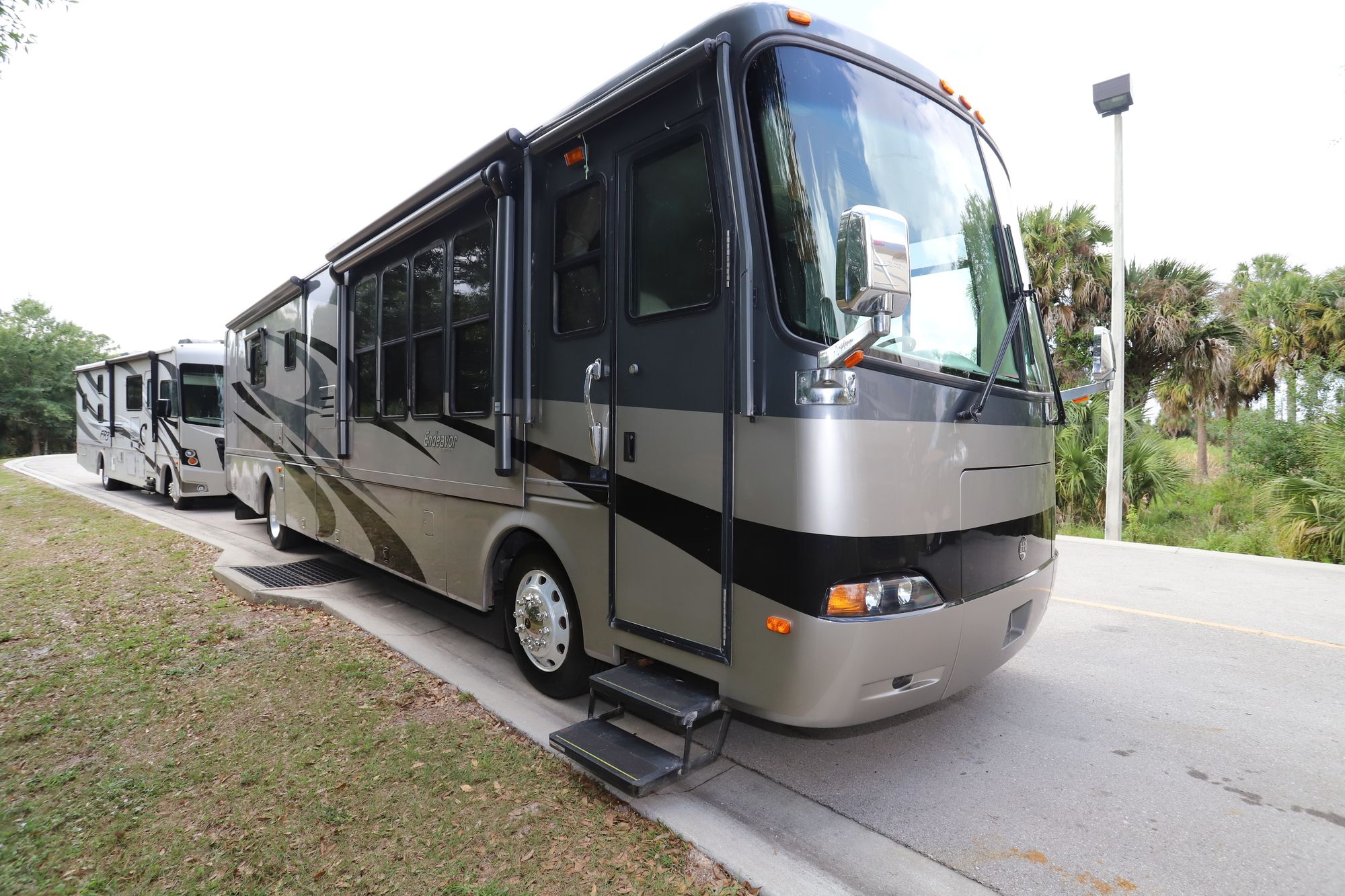 Used 2004 Holiday Rambler Endeavor 40PAQ Class A  For Sale