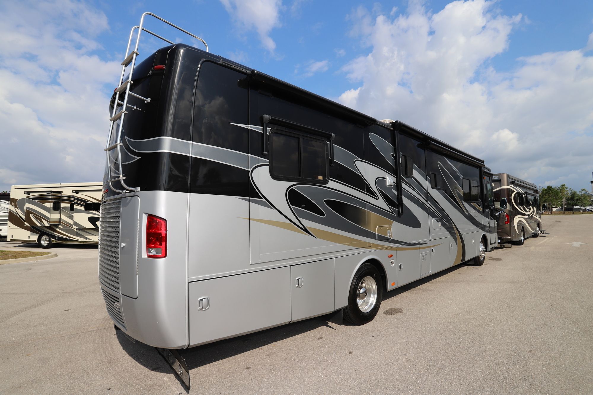 Used 2009 Holiday Rambler Endeavor 41PDQ Class A  For Sale