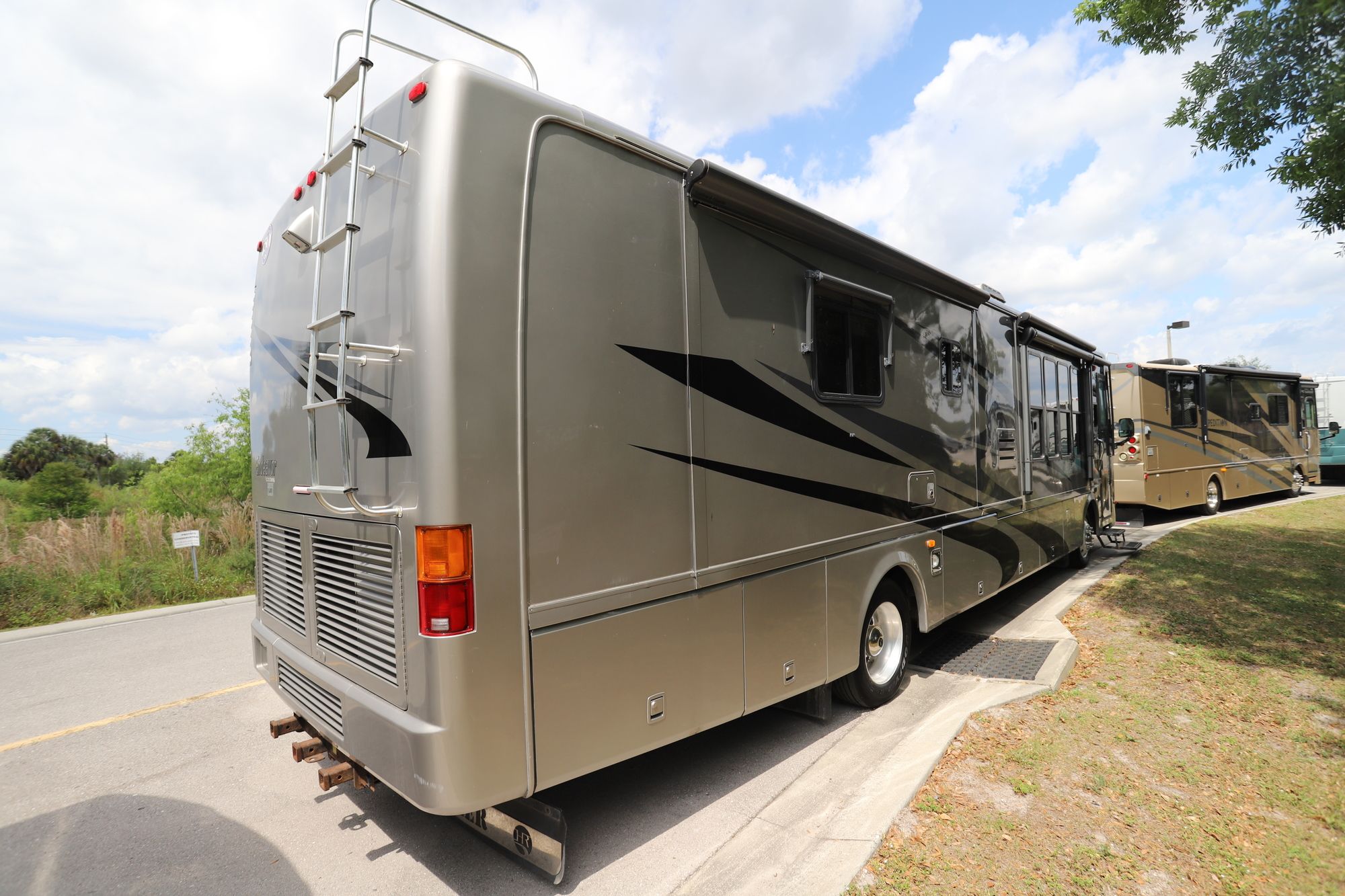 Used 2004 Holiday Rambler Endeavor 40PAQ Class A  For Sale