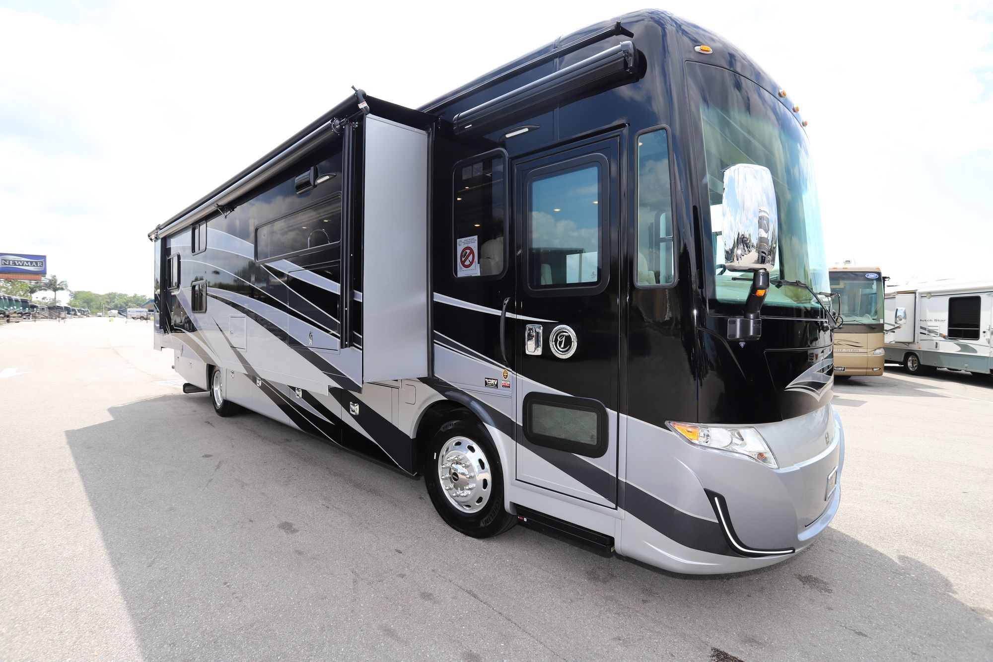 New 2020 Tiffin Motor Homes Allegro Red 38KA Class A  For Sale