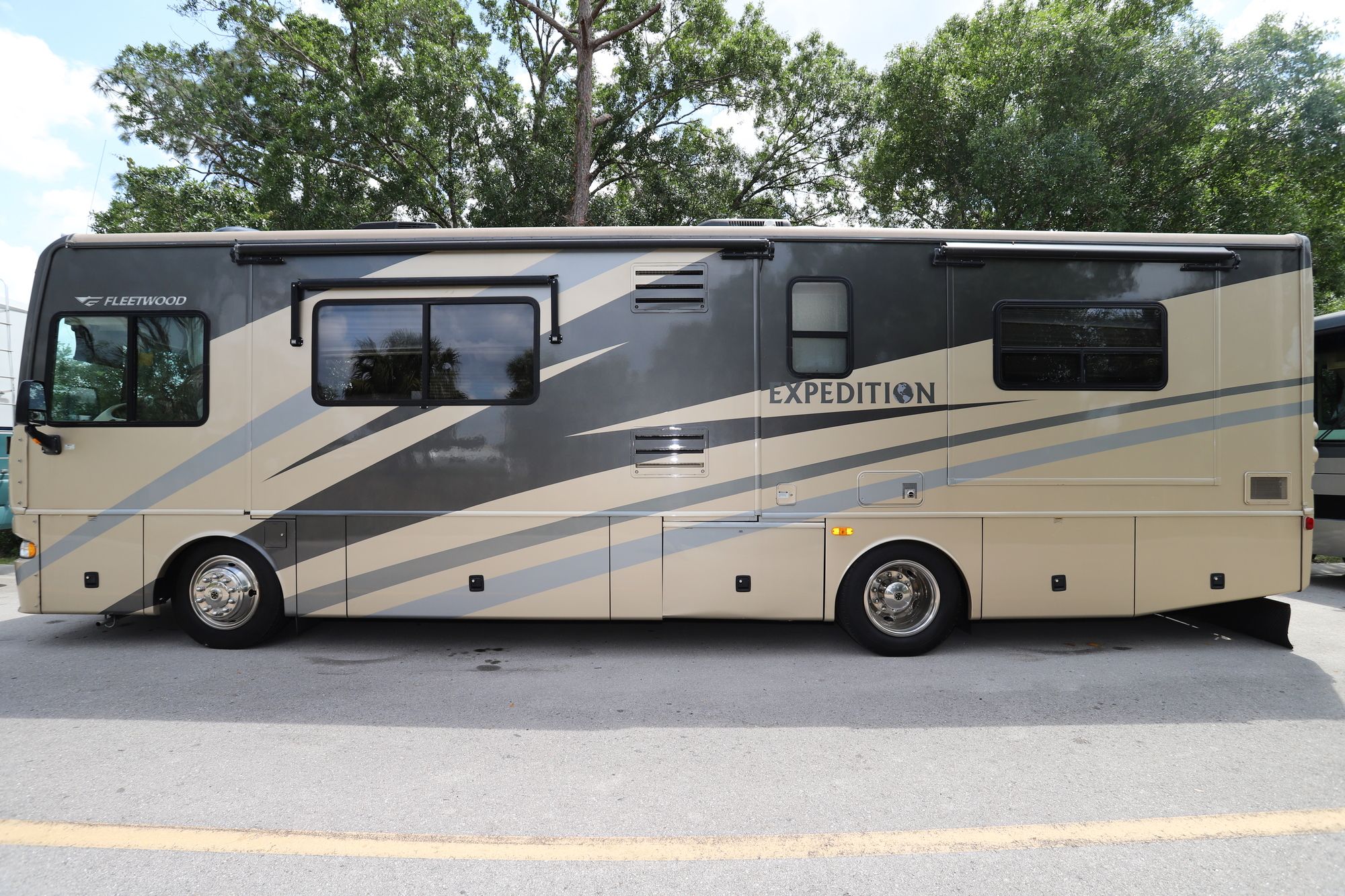 Used 2006 Fleetwood Expedition 34H Class A  For Sale