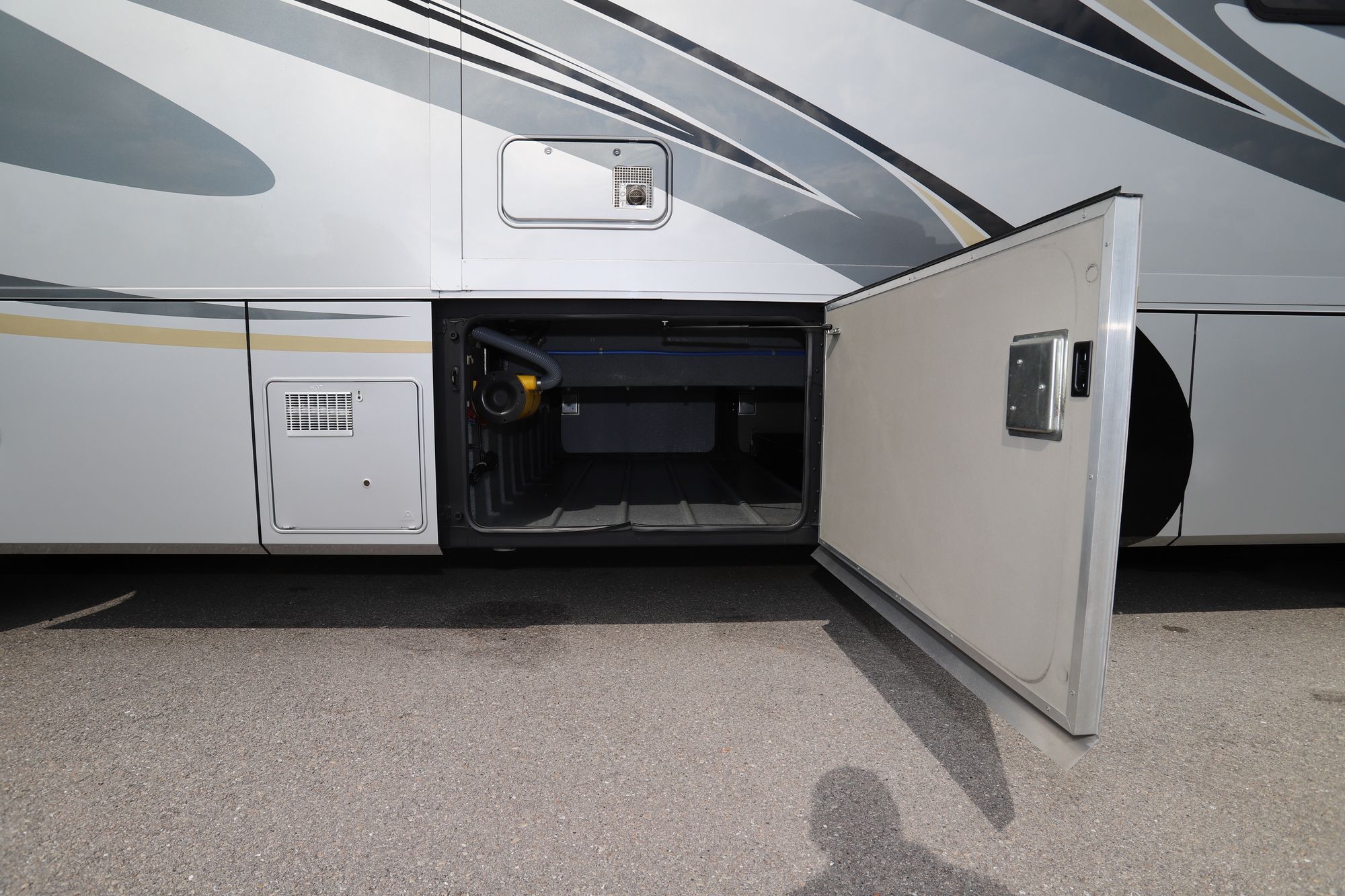 Used 2009 Holiday Rambler Endeavor 41PDQ Class A  For Sale