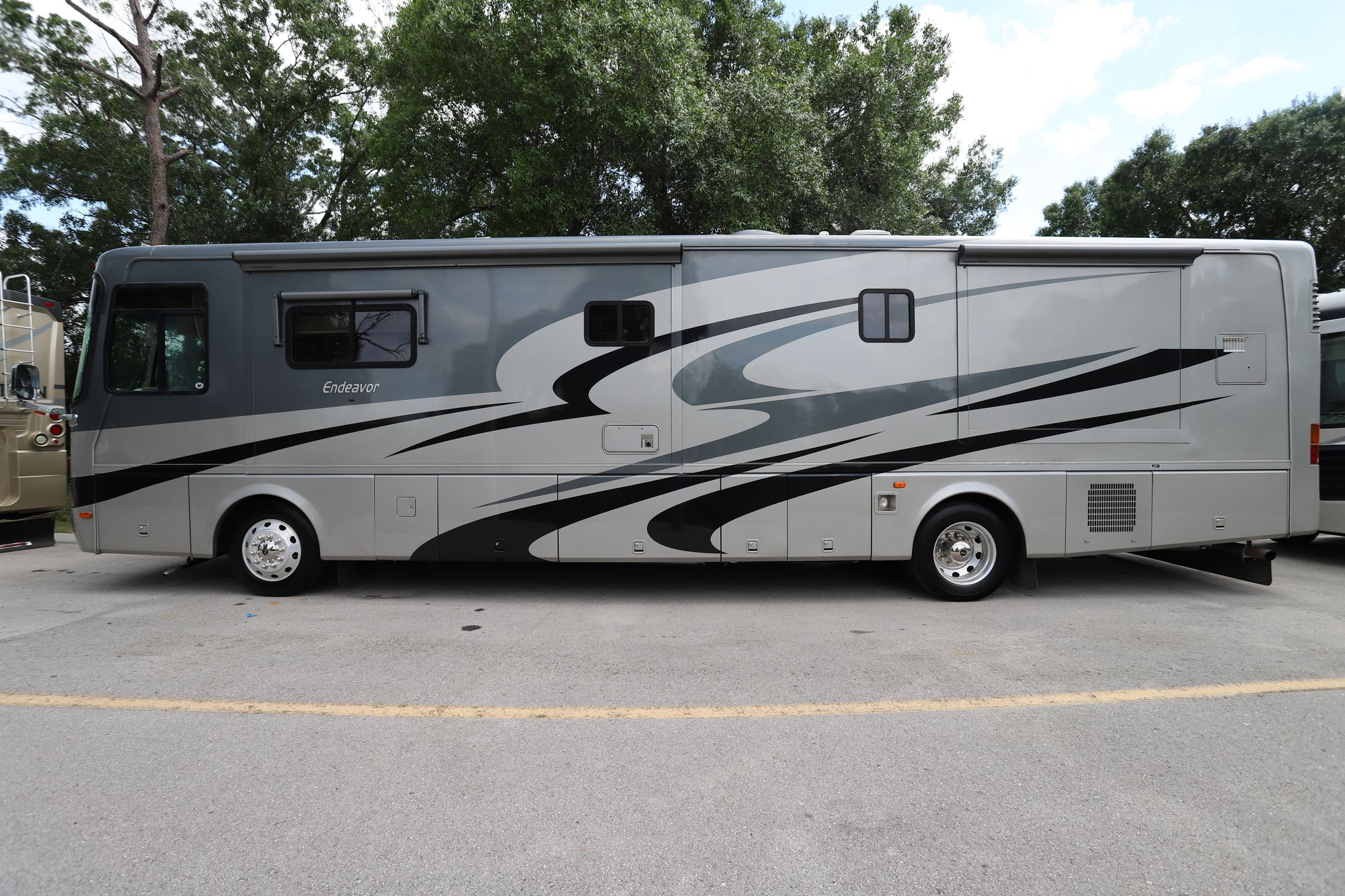 Used 2004 Holiday Rambler Endeavor 40PAQ Class A  For Sale