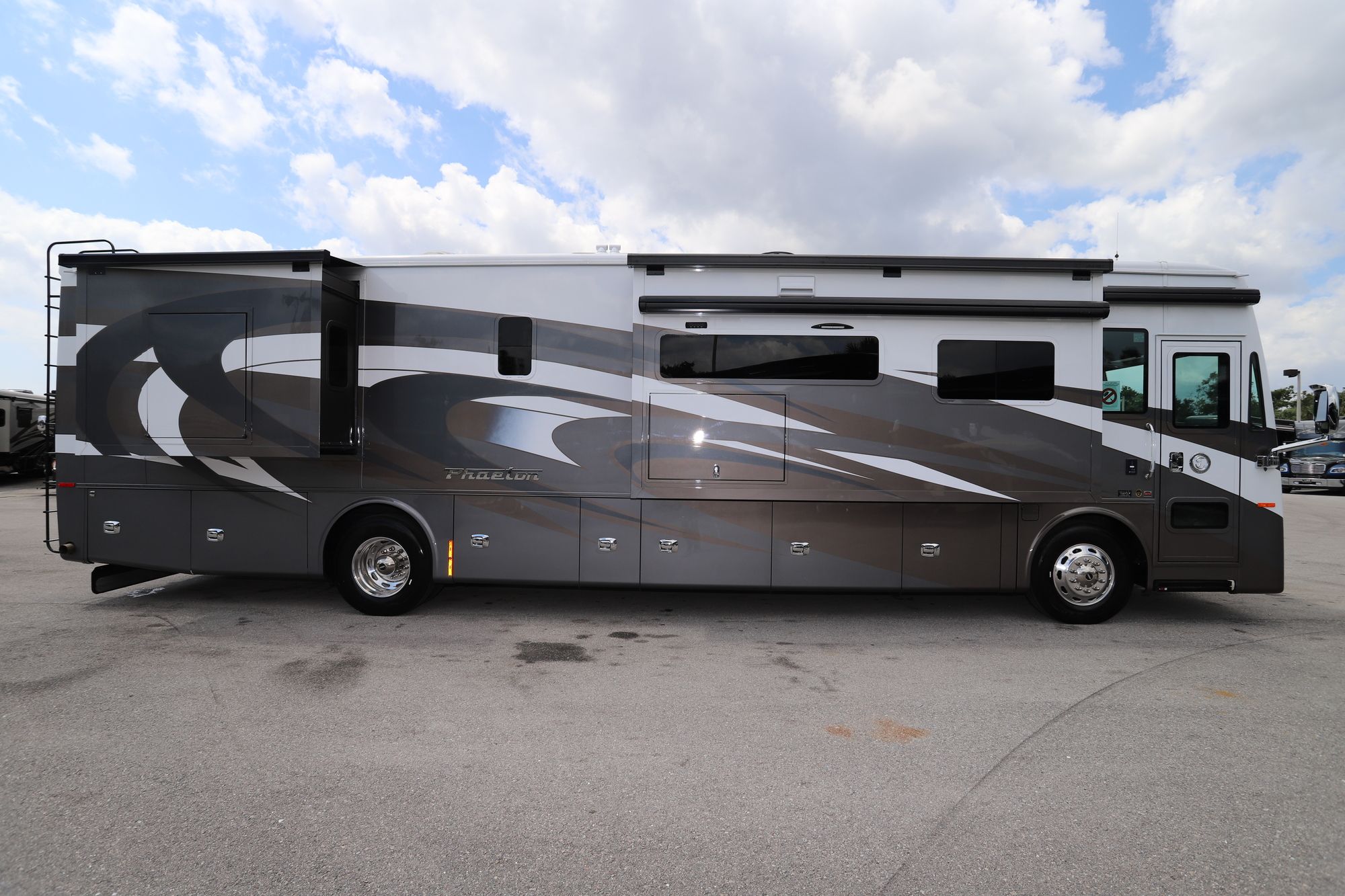 New 2020 Tiffin Motor Homes Phaeton 40QKH Class A  For Sale